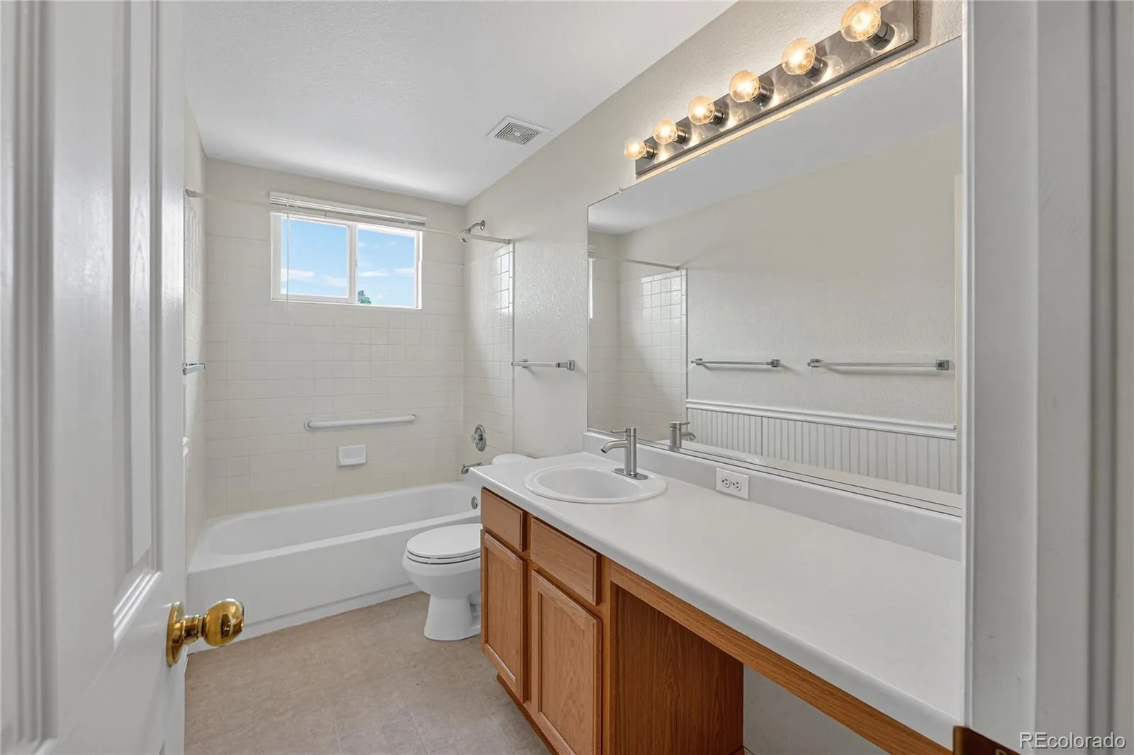 5414 Oak Street Arvada CO 80002 MLS #REC5426022 06102026183711 1600 22