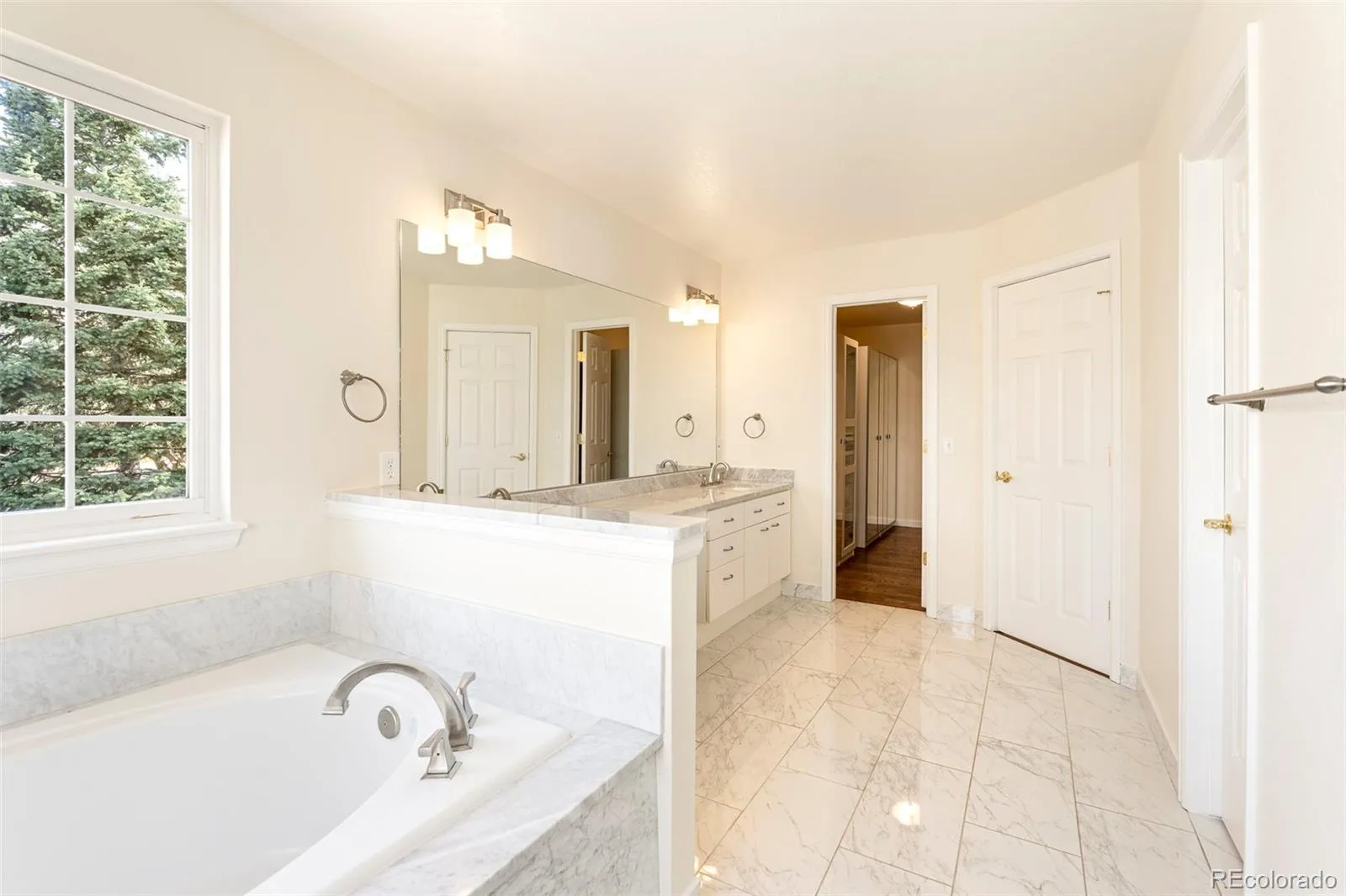 9404 E Arbor Drive Englewood CO 80111 MLS #REC5427405 05092026205255 1600 19