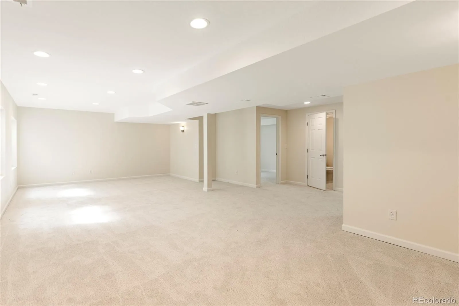 9404 E Arbor Drive Englewood CO 80111 MLS #REC5427405 05092026205255 1600 27