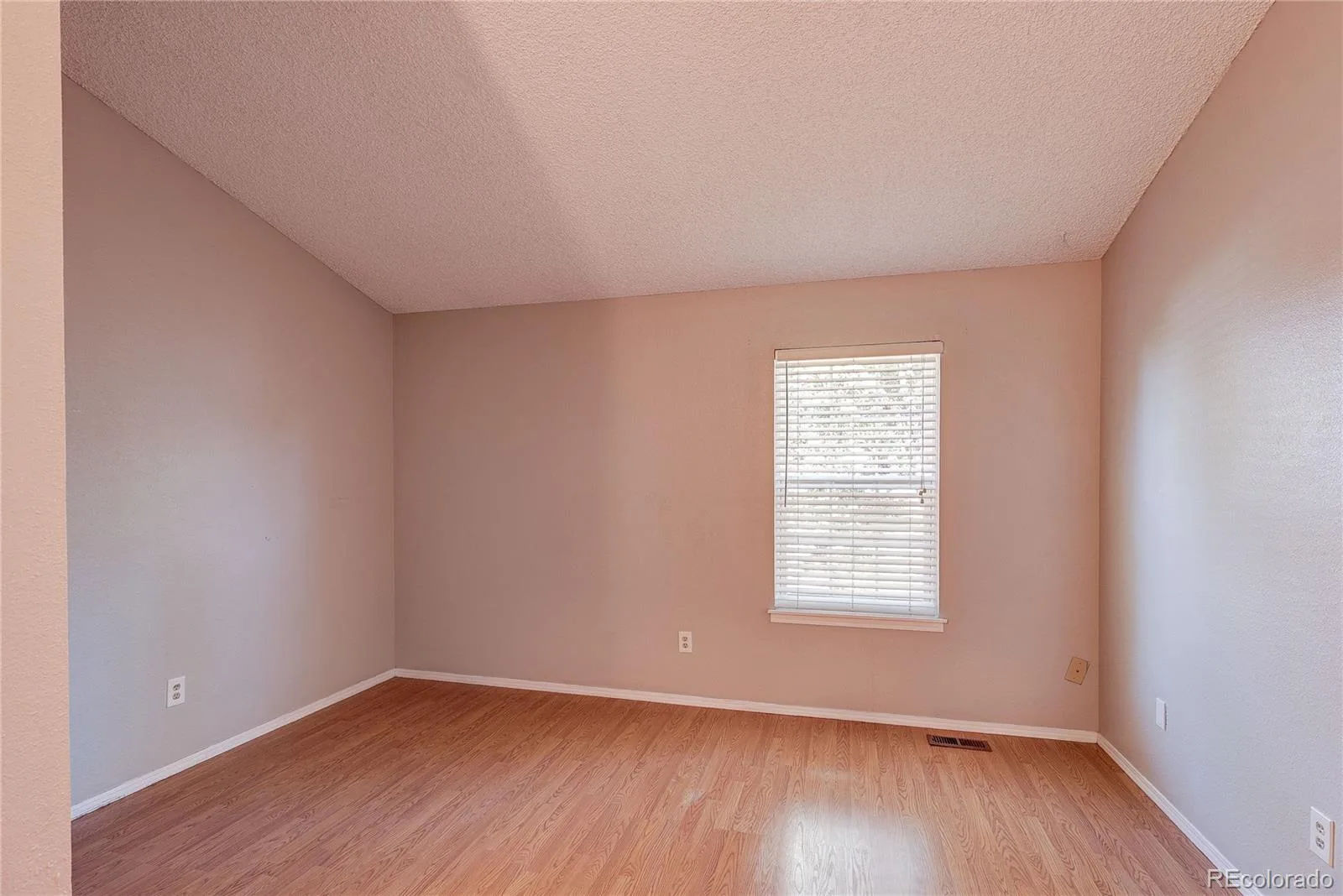 10268 W Dartmouth Avenue Lakewood CO 80227 | MLS #REC5429330 06182026202643 1600 15