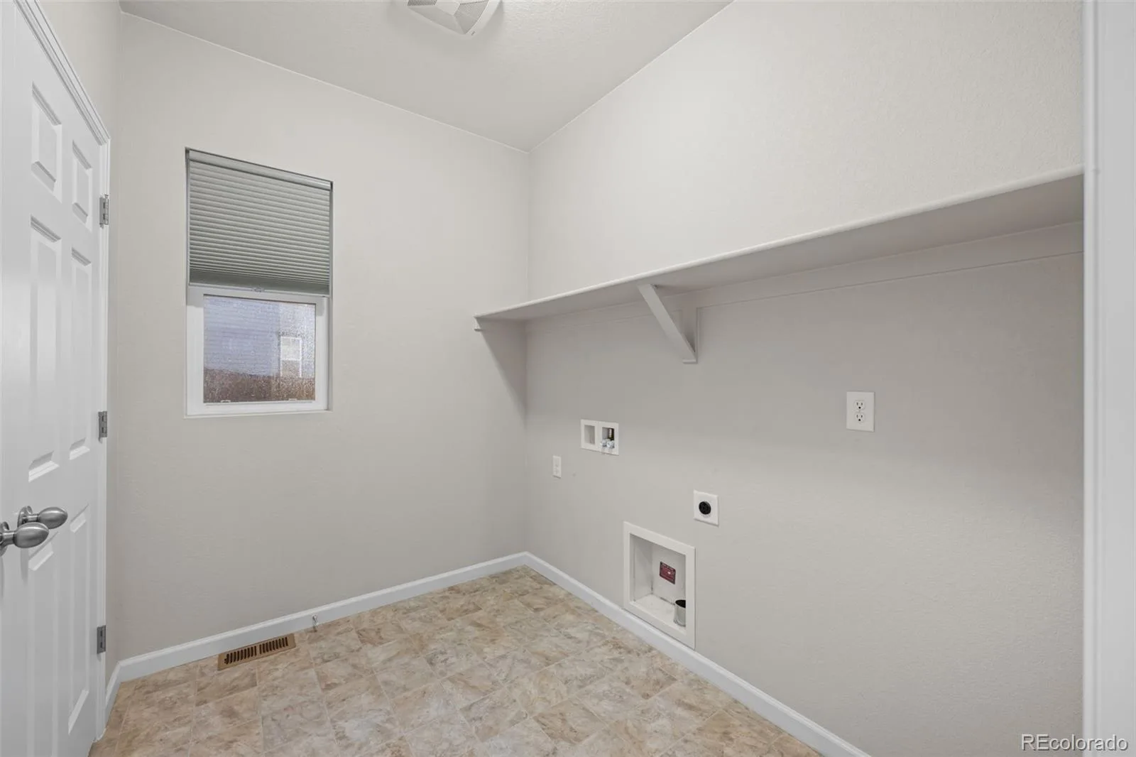 639 N Waterloo Court Aurora CO 80018 | MLS #REC5430177 08272026140418 1600 35