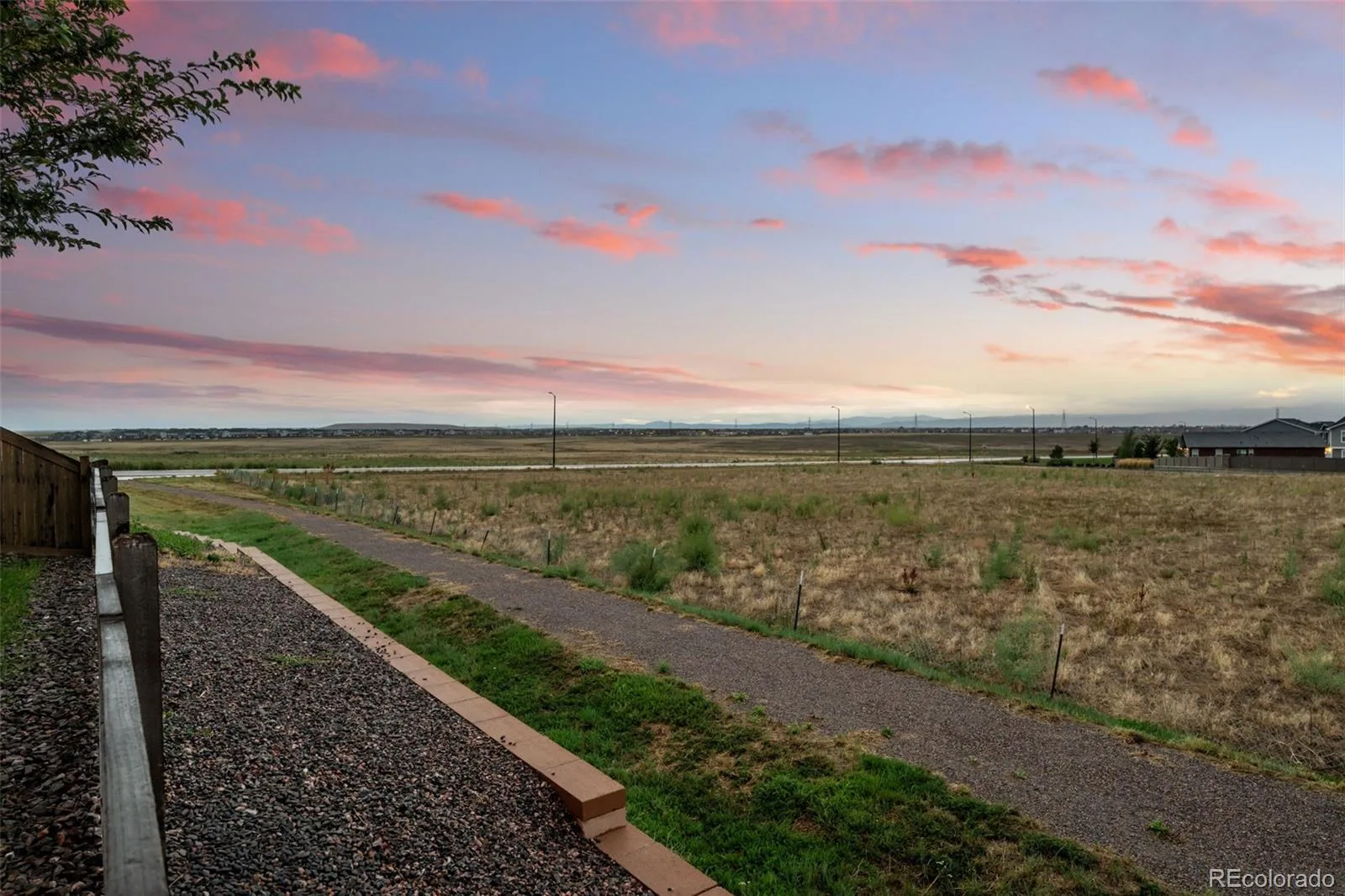 639 N Waterloo Court Aurora CO 80018 | MLS #REC5430177 08272026140418 1600 36