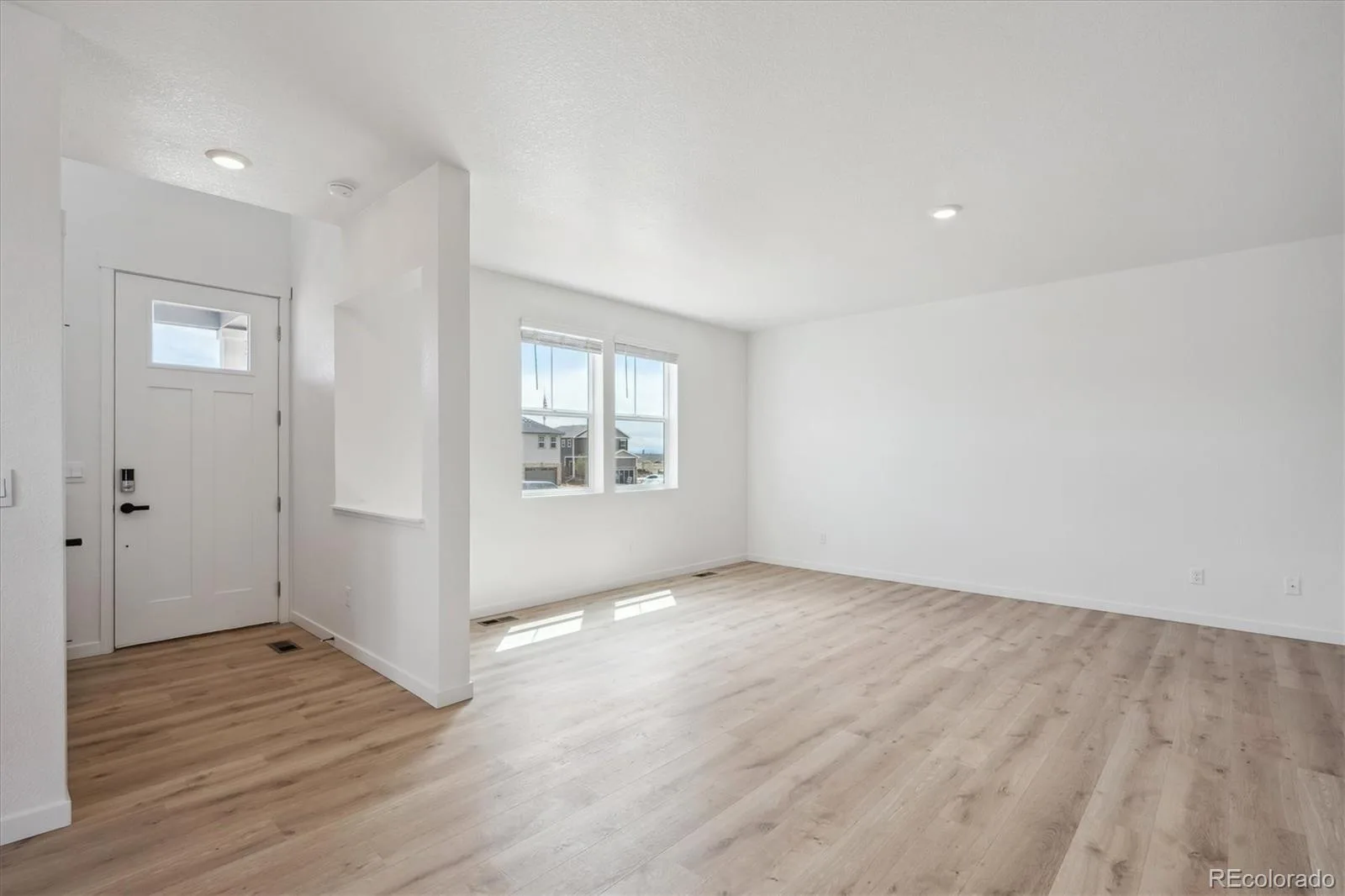 656 N Tempe Street Aurora CO 80018 | MLS #REC5430368 07282026214852 1600 11