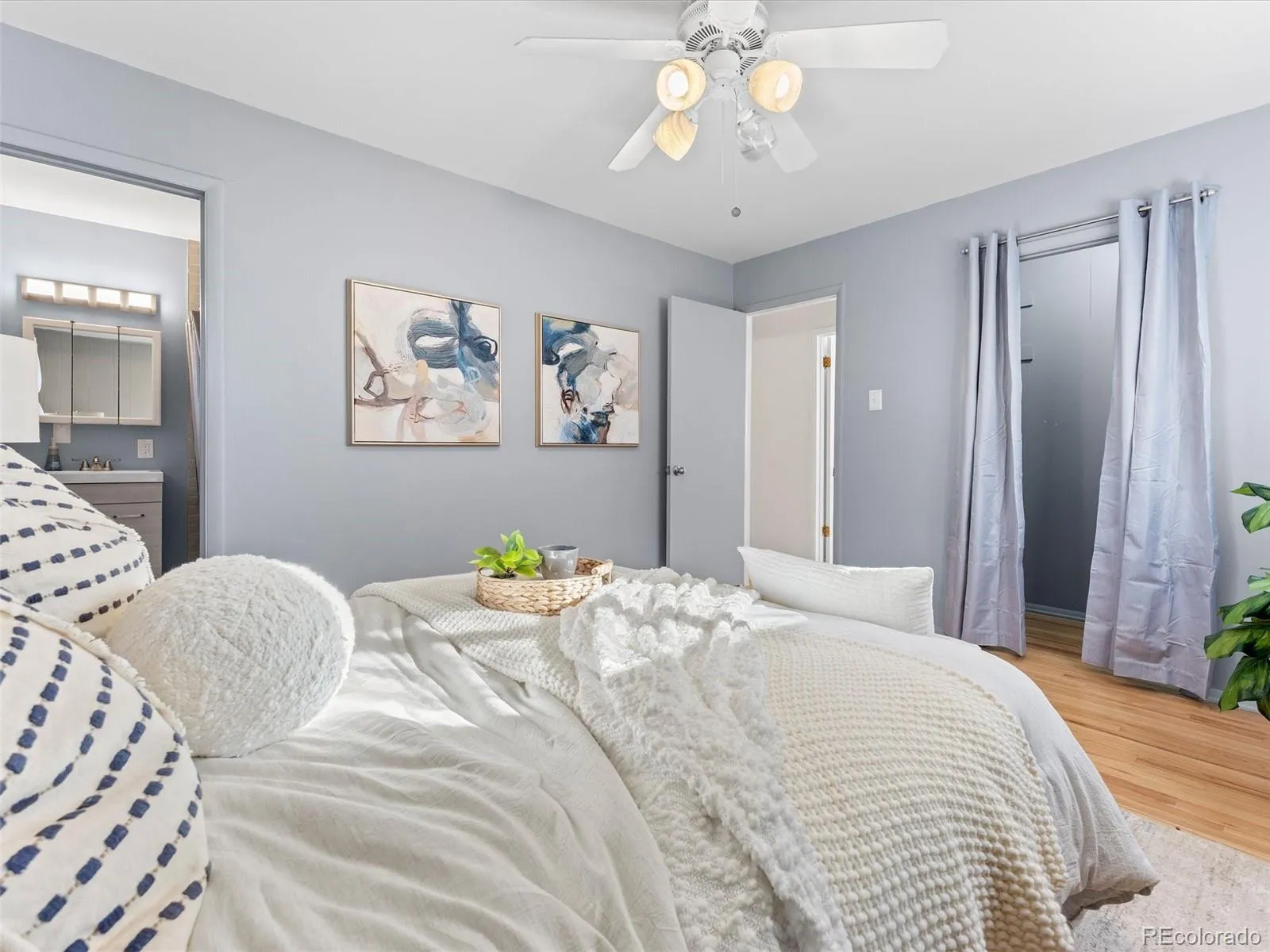 04052026220803 1600 16