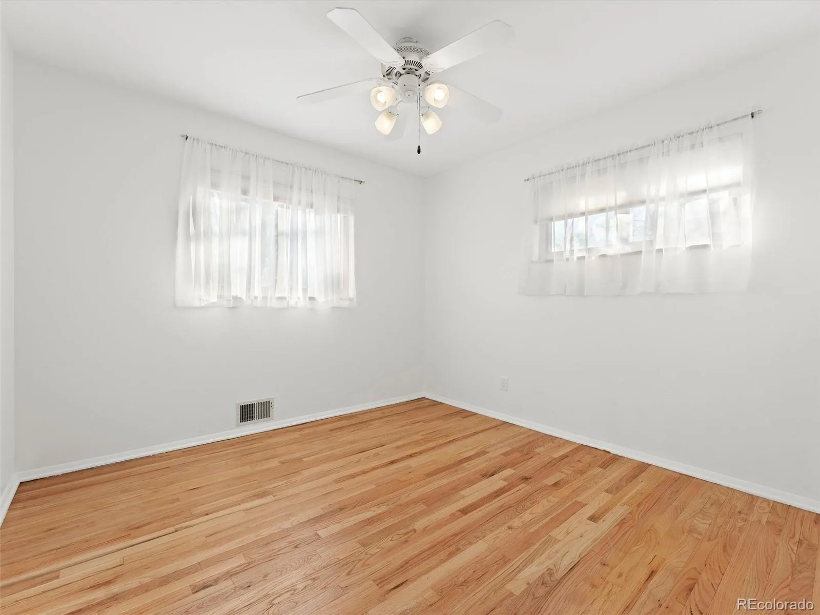 04052026220803 1600 18