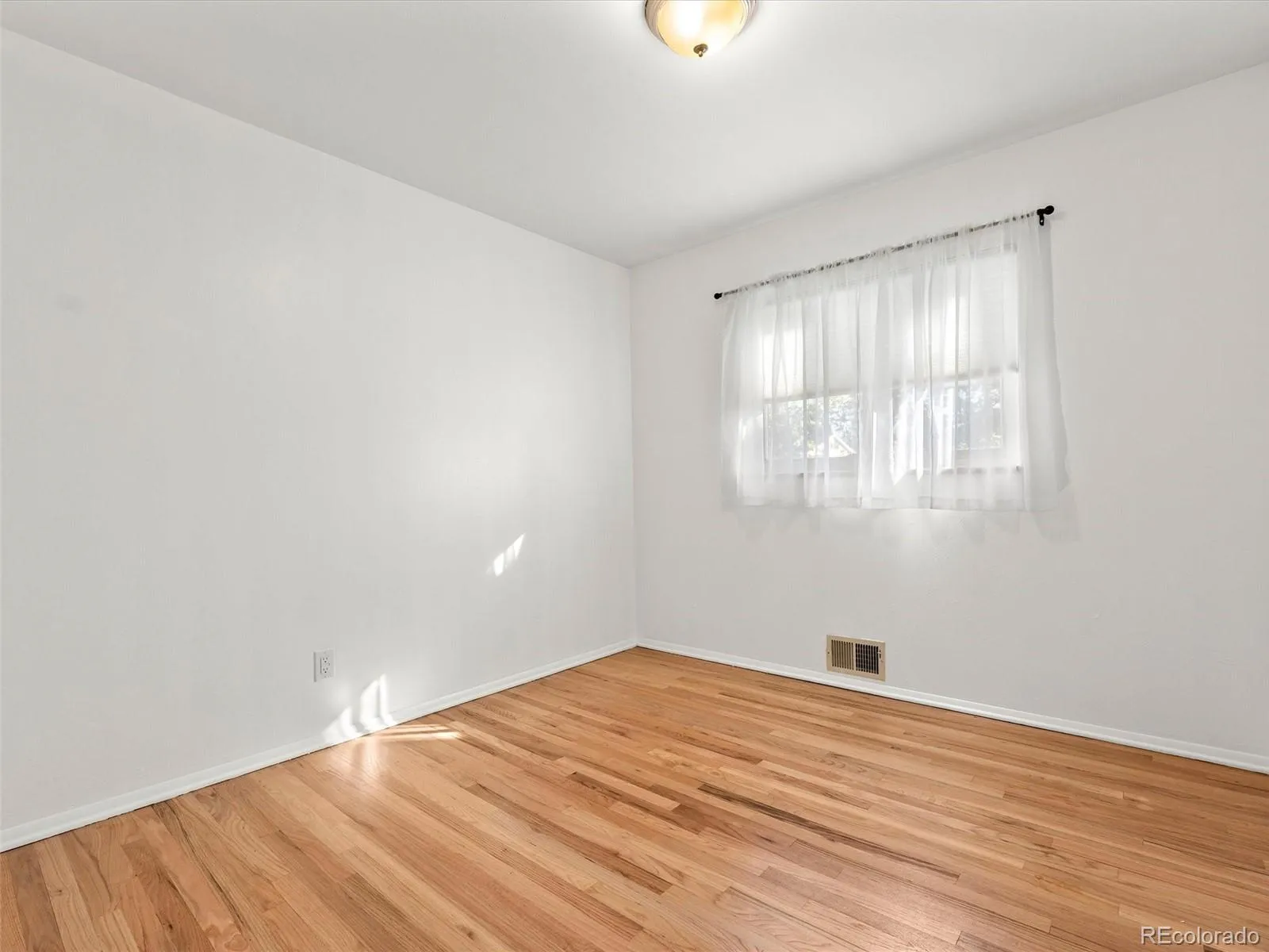 04052026220803 1600 21