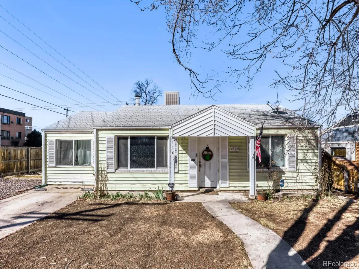 1605 Oakland Street Aurora CO 80010 MLS #REC5434960 03152026010724 1200 0
