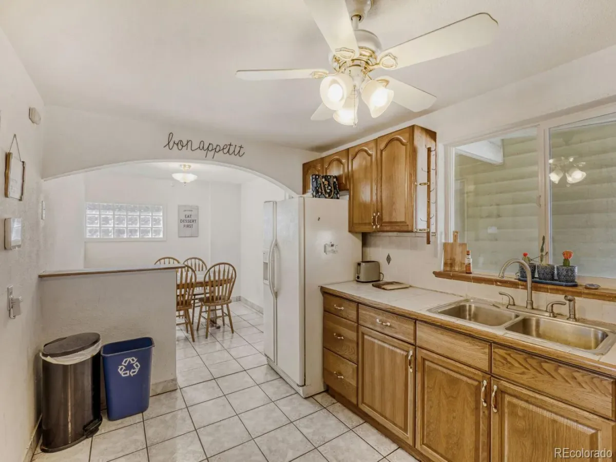 1605 Oakland Street Aurora CO 80010 MLS #REC5434960 03152026010724 1200 10