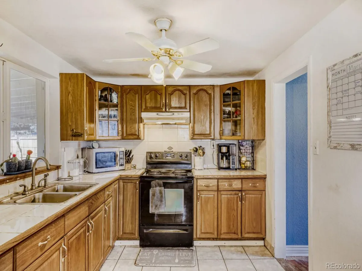 1605 Oakland Street Aurora CO 80010 MLS #REC5434960 03152026010724 1200 12