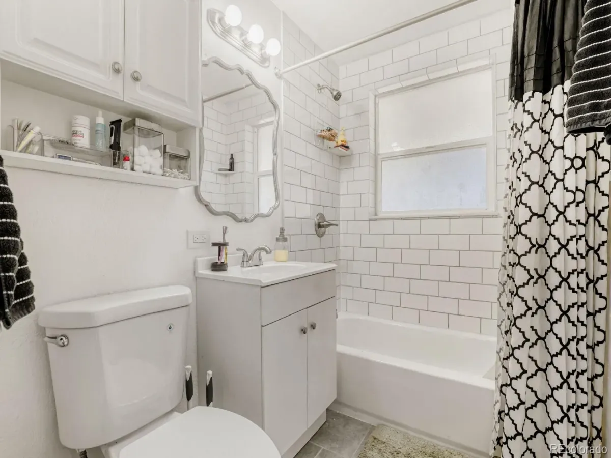1605 Oakland Street Aurora CO 80010 MLS #REC5434960 03152026010724 1200 16