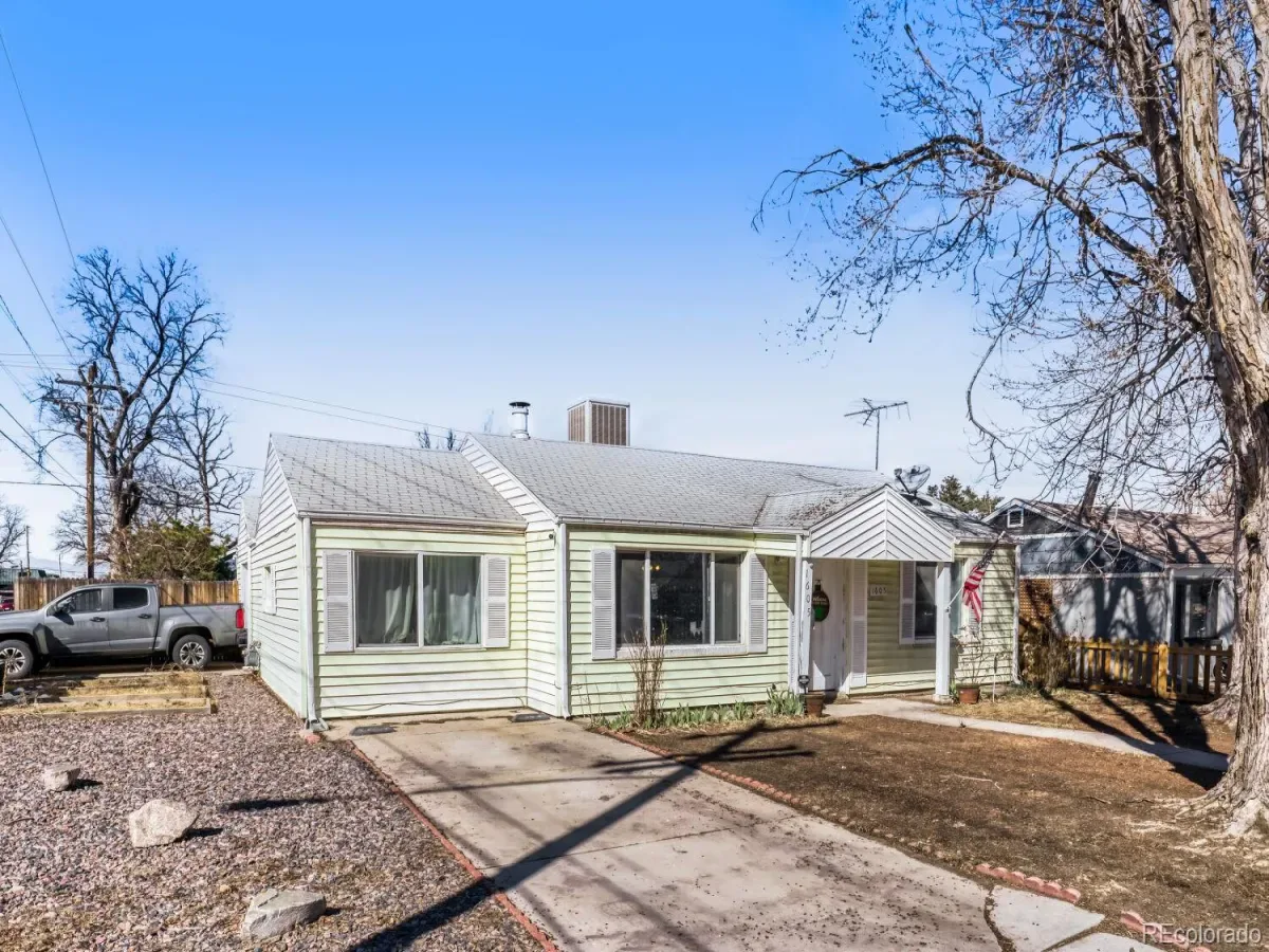 1605 Oakland Street Aurora CO 80010 MLS #REC5434960 03152026010724 1200 2
