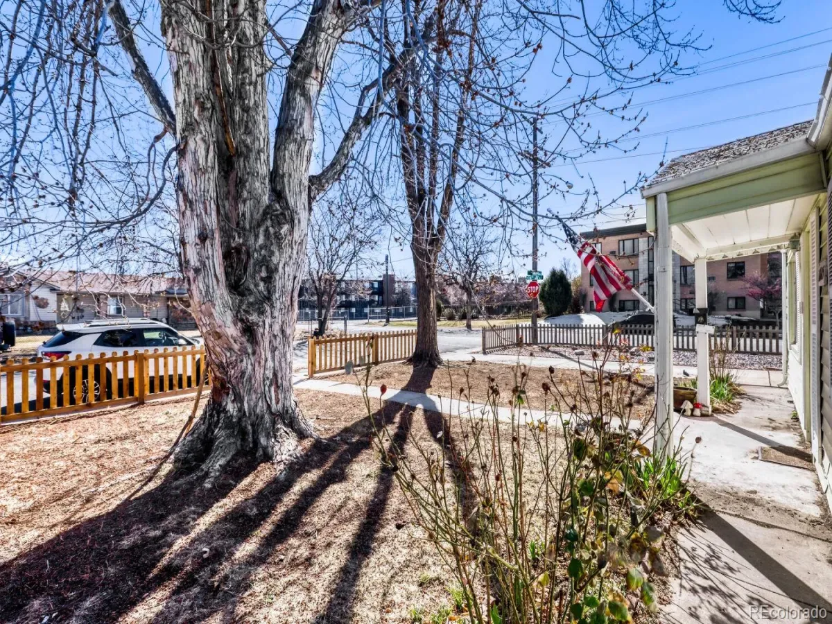 1605 Oakland Street Aurora CO 80010 MLS #REC5434960 03152026010724 1200 21