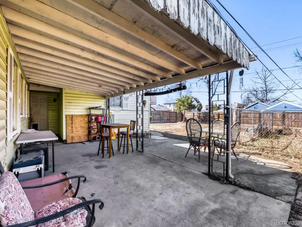 1605 Oakland Street Aurora CO 80010 MLS #REC5434960 03152026010724 1200 22