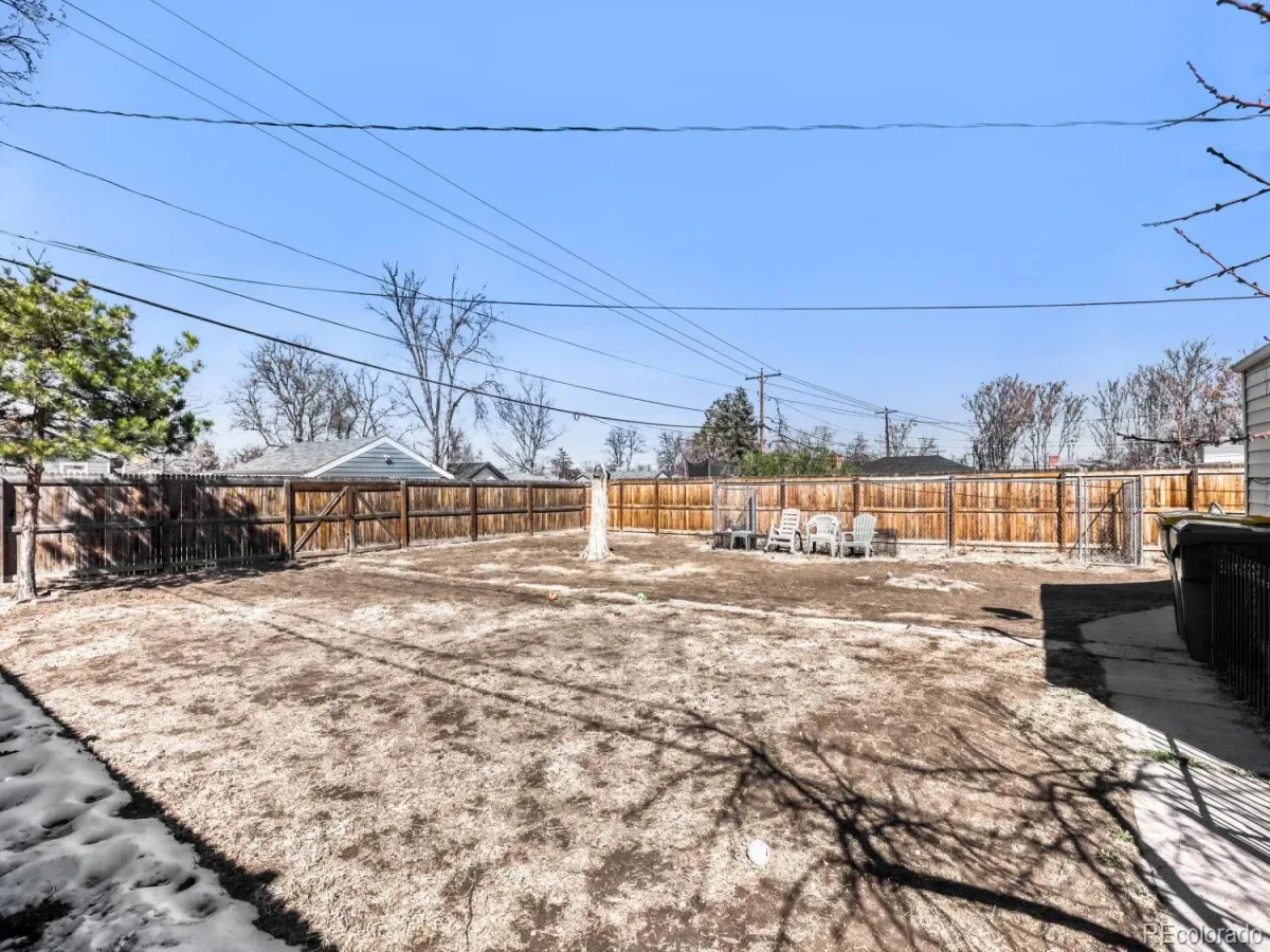 1605 Oakland Street Aurora CO 80010 MLS #REC5434960 03152026010724 1200 25