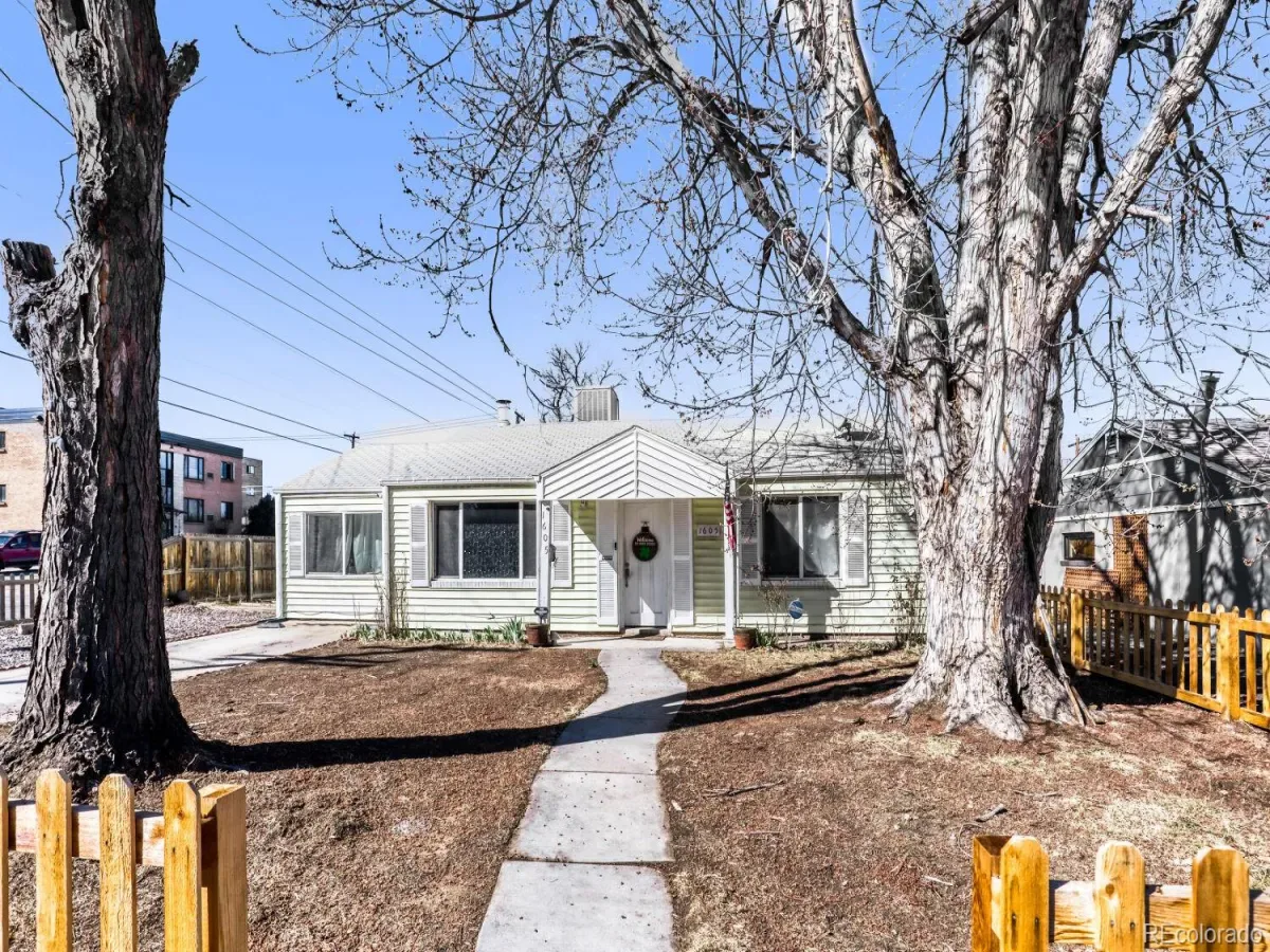 1605 Oakland Street Aurora CO 80010 MLS #REC5434960 03152026010724 1200 3