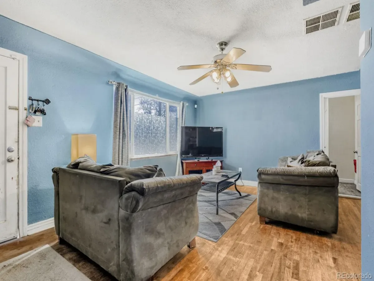 1605 Oakland Street Aurora CO 80010 MLS #REC5434960 03152026010724 1200 4