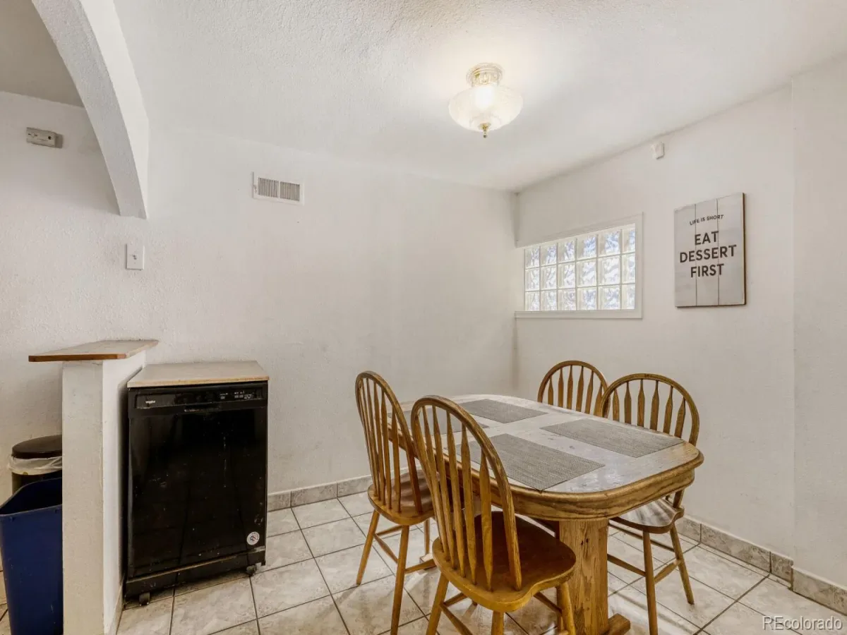 1605 Oakland Street Aurora CO 80010 MLS #REC5434960 03152026010724 1200 9