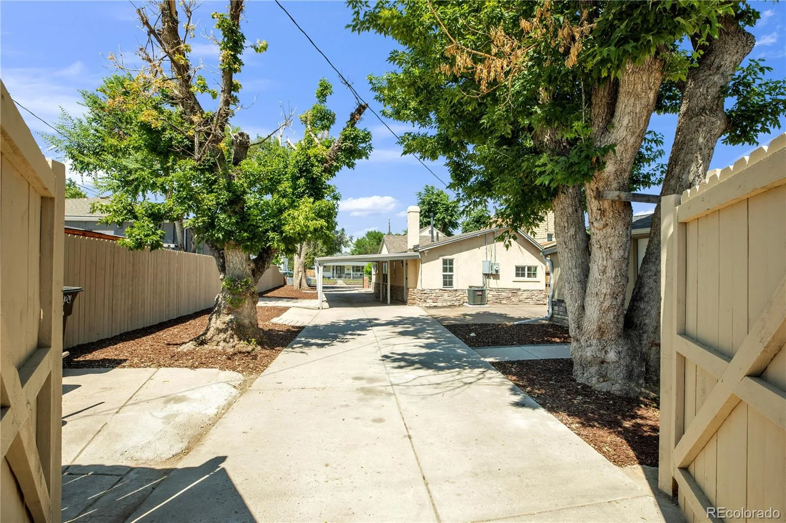 4024 Milwaukee Street Denver CO 80216 MLS #REC5437450 06102026183731 1600 24