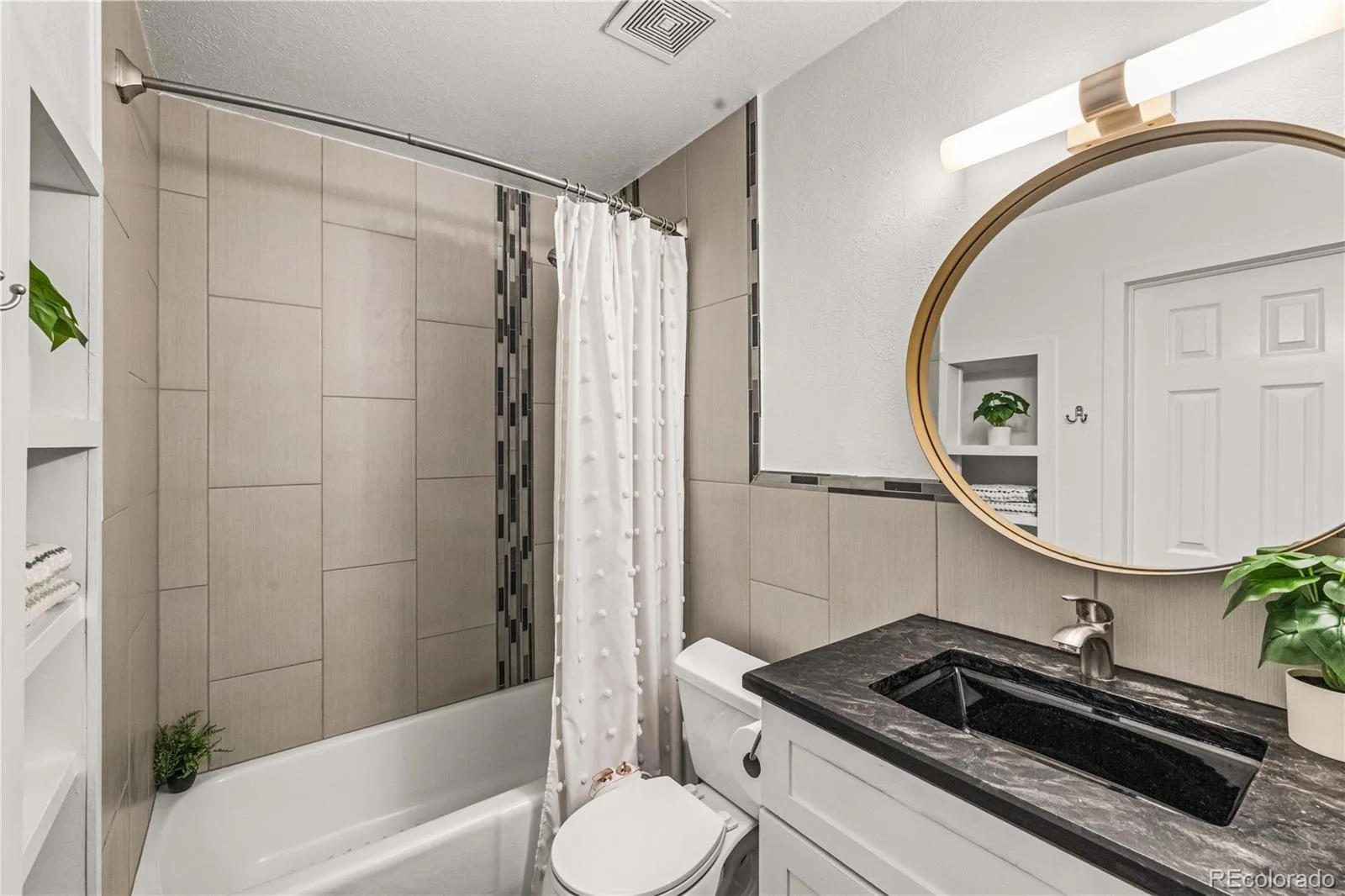 910 S Dahlia Street #A Denver CO 80246 | MLS #REC5442016 08292026175319 1600 14