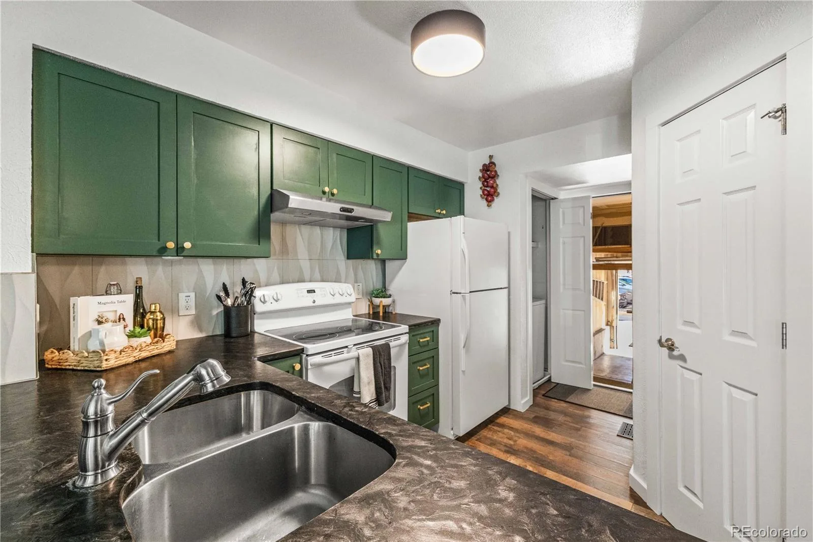 910 S Dahlia Street #A Denver CO 80246 | MLS #REC5442016 08292026175319 1600 20