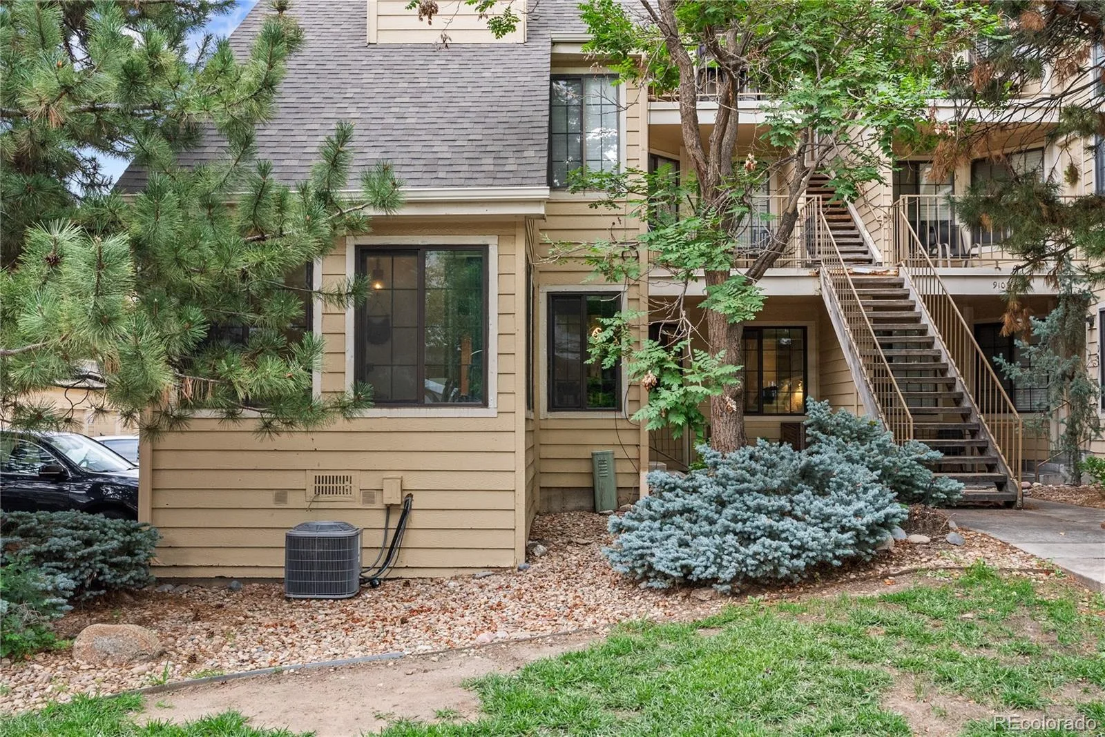 910 S Dahlia Street #A Denver CO 80246 | MLS #REC5442016 08292026175319 1600 26