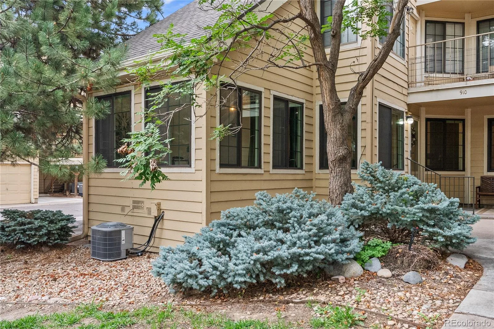 910 S Dahlia Street #A Denver CO 80246 | MLS #REC5442016 08292026175319 1600 27