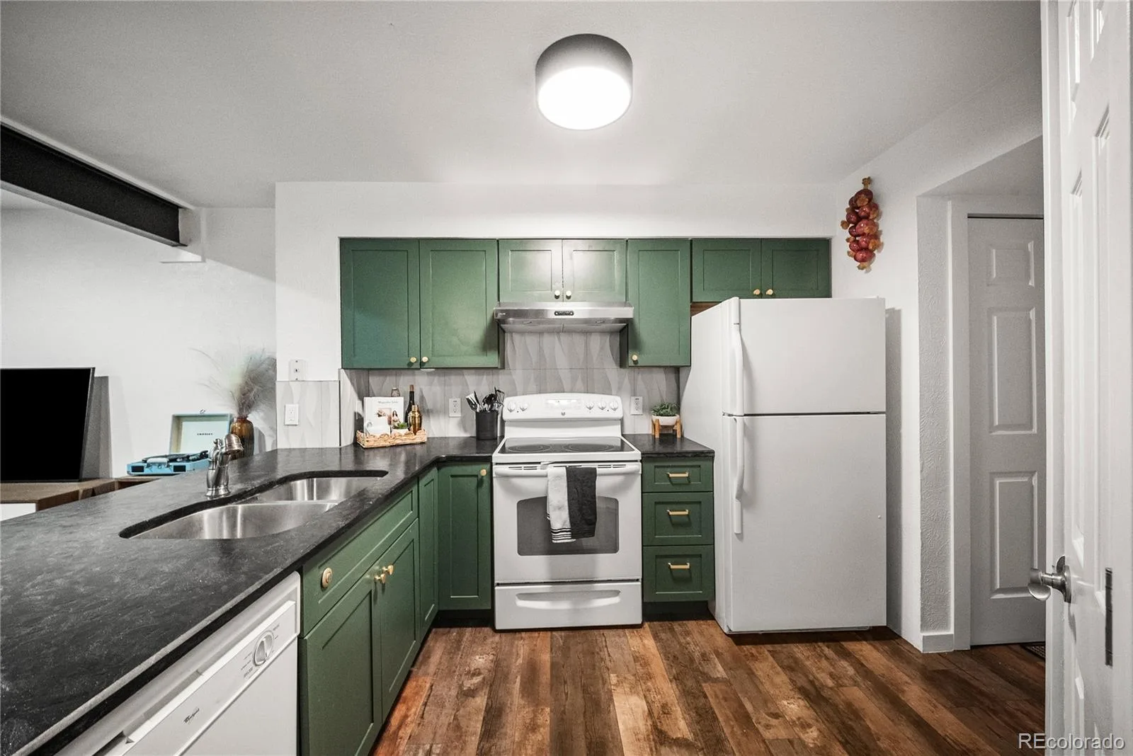 910 S Dahlia Street #A Denver CO 80246 | MLS #REC5442016 08292026175319 1600 8