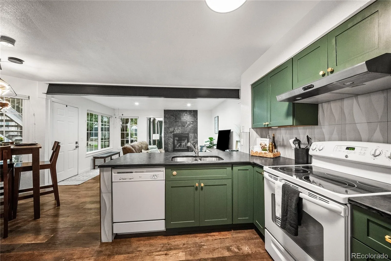 910 S Dahlia Street #A Denver CO 80246 | MLS #REC5442016 08292026175319 1600 9