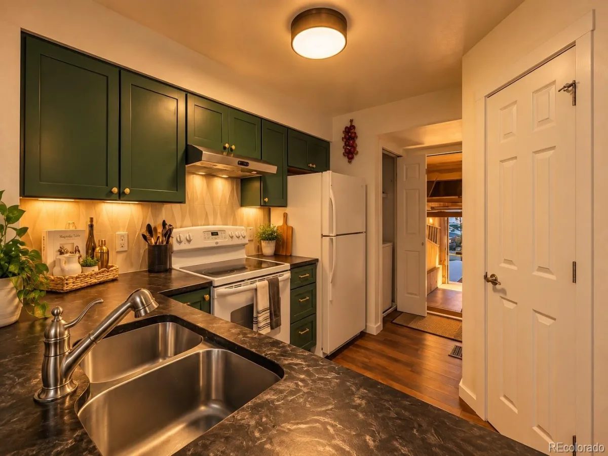 910 S Dahlia Street #A Denver CO 80246 | MLS #REC5442016 10012026235517 1200 19