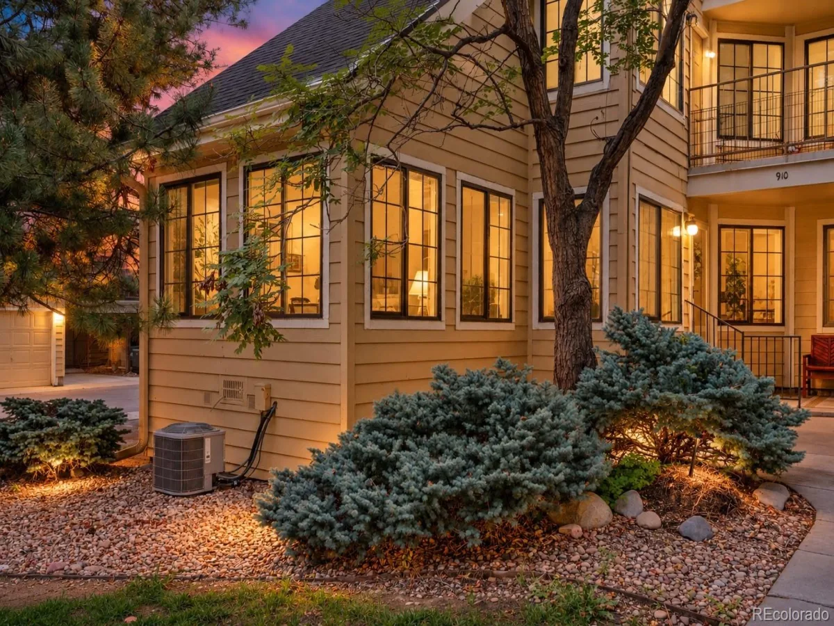 910 S Dahlia Street #A Denver CO 80246 | MLS #REC5442016 10012026235517 1200 26
