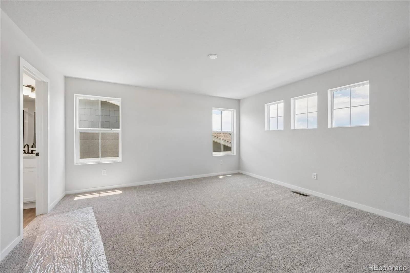 5784 N Indigo Rose Street Aurora CO 80019 | MLS #REC5453823 08112026191204 1600 19
