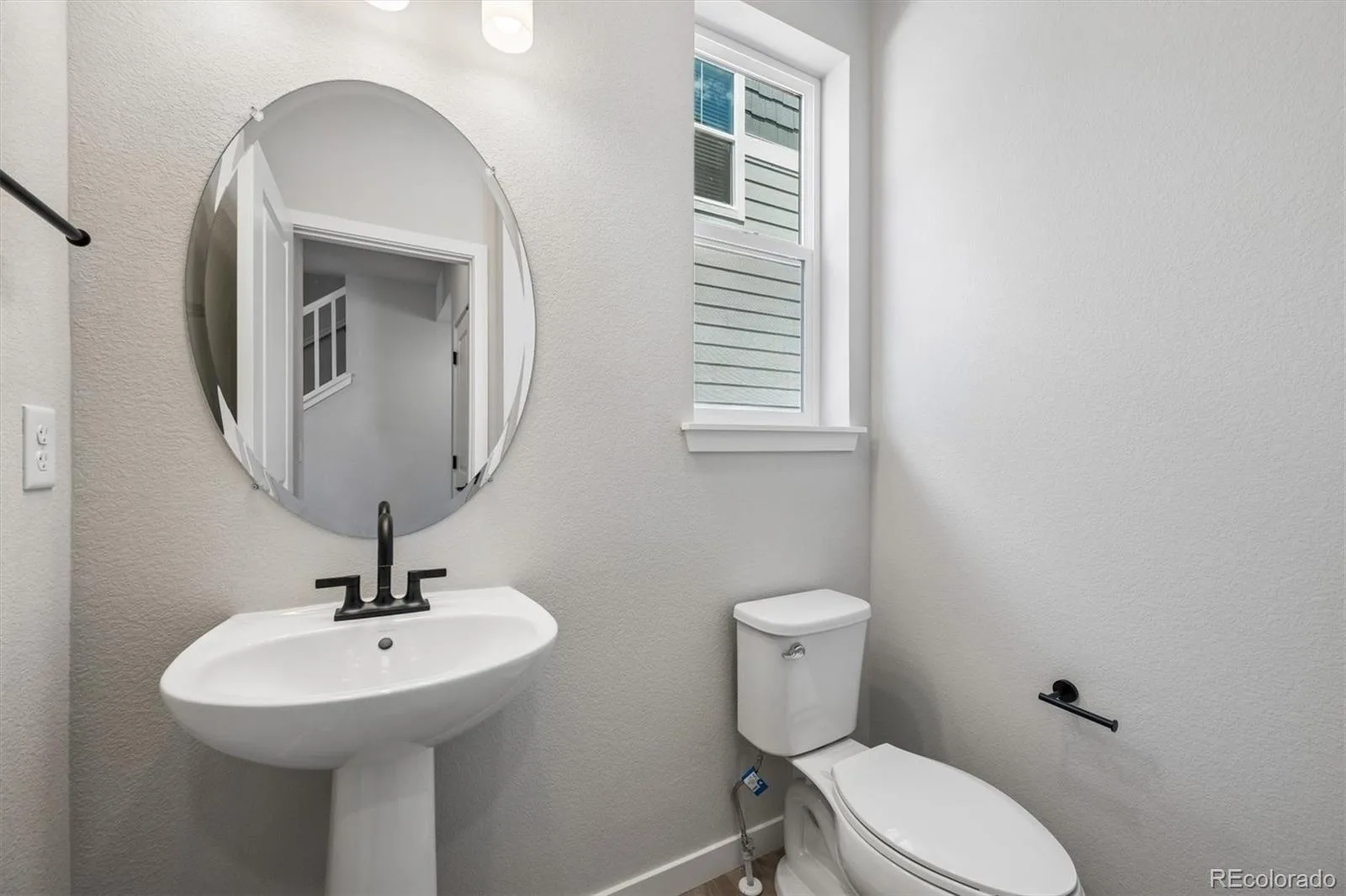 5784 N Indigo Rose Street Aurora CO 80019 | MLS #REC5453823 08112026191204 1600 3