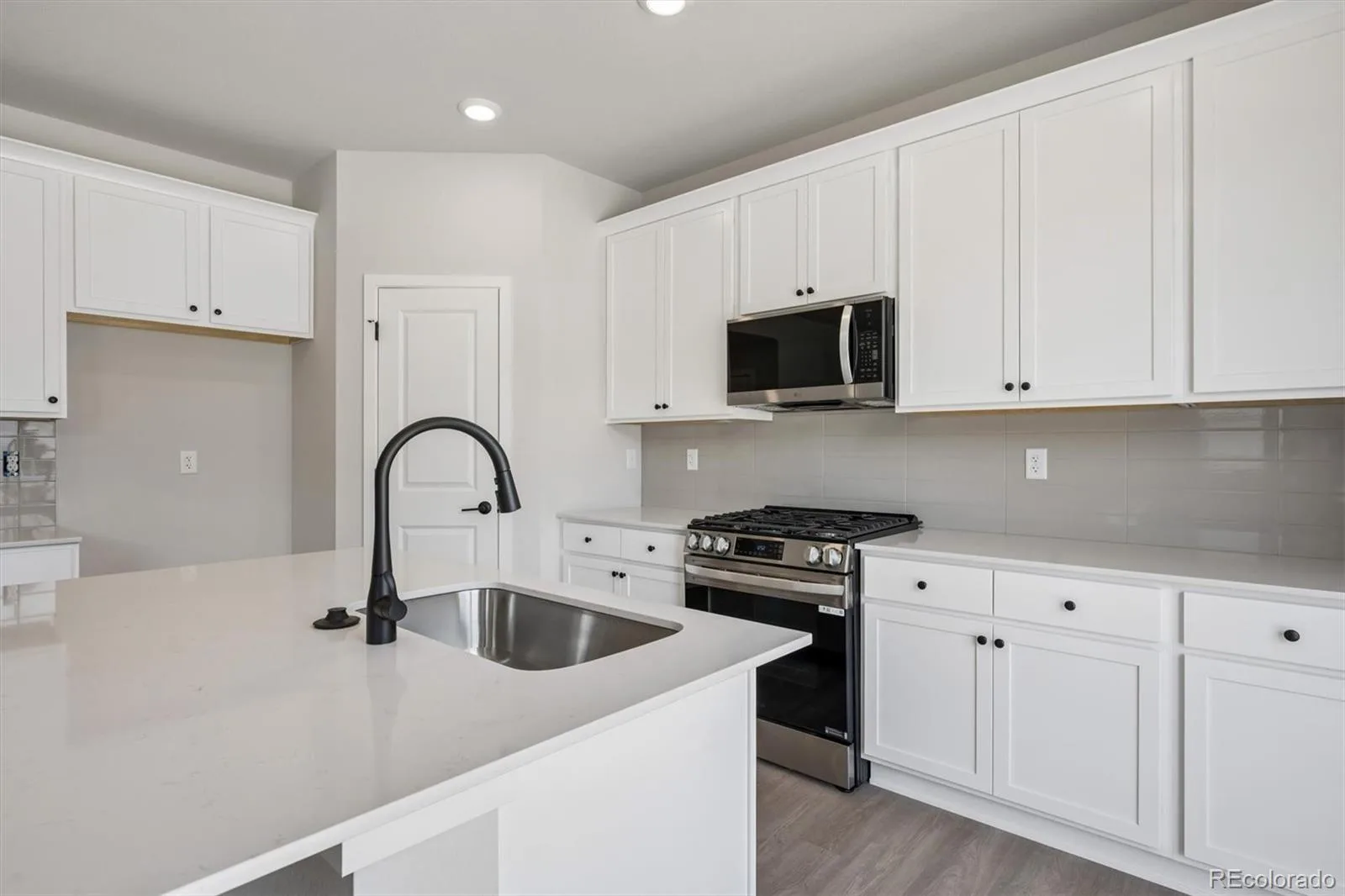 5784 N Indigo Rose Street Aurora CO 80019 | MLS #REC5453823 08112026191204 1600 9