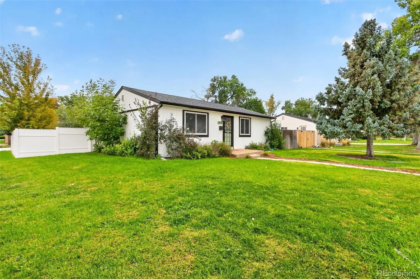 3900 S Inca Street Englewood CO 80110 | MLS #REC5458622 10012026162804 1600 19