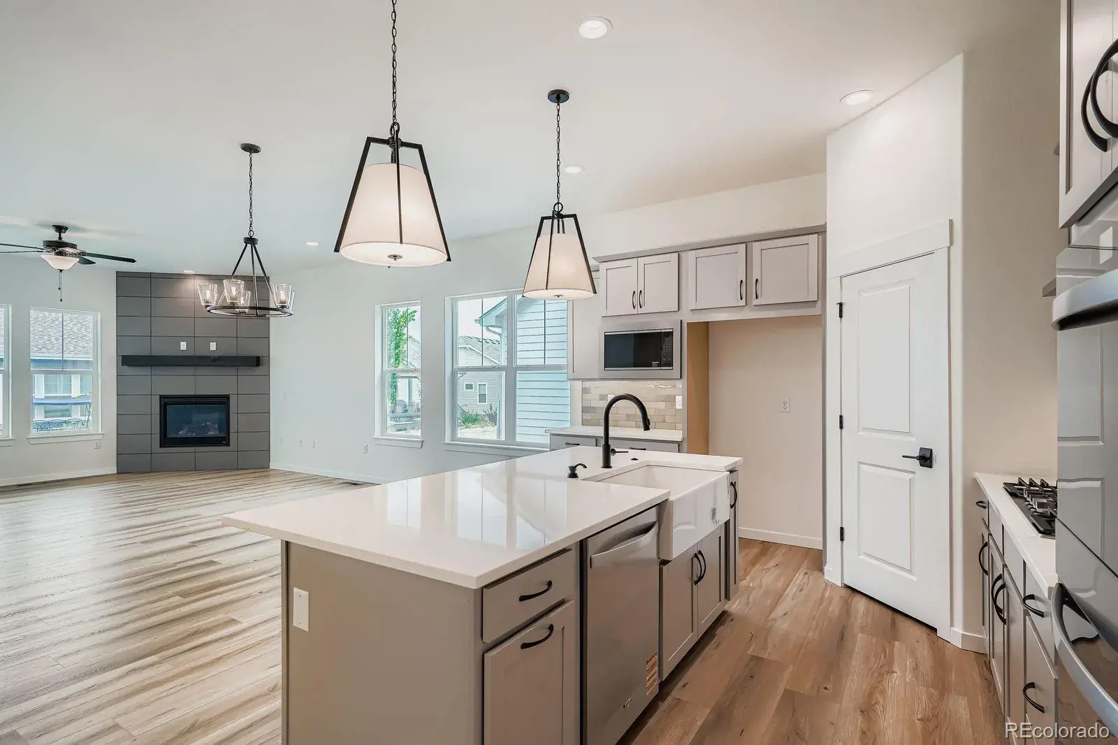 8925 S Riviera Way Aurora CO 80016 MLS #REC5464646 08012025014631 1600 10