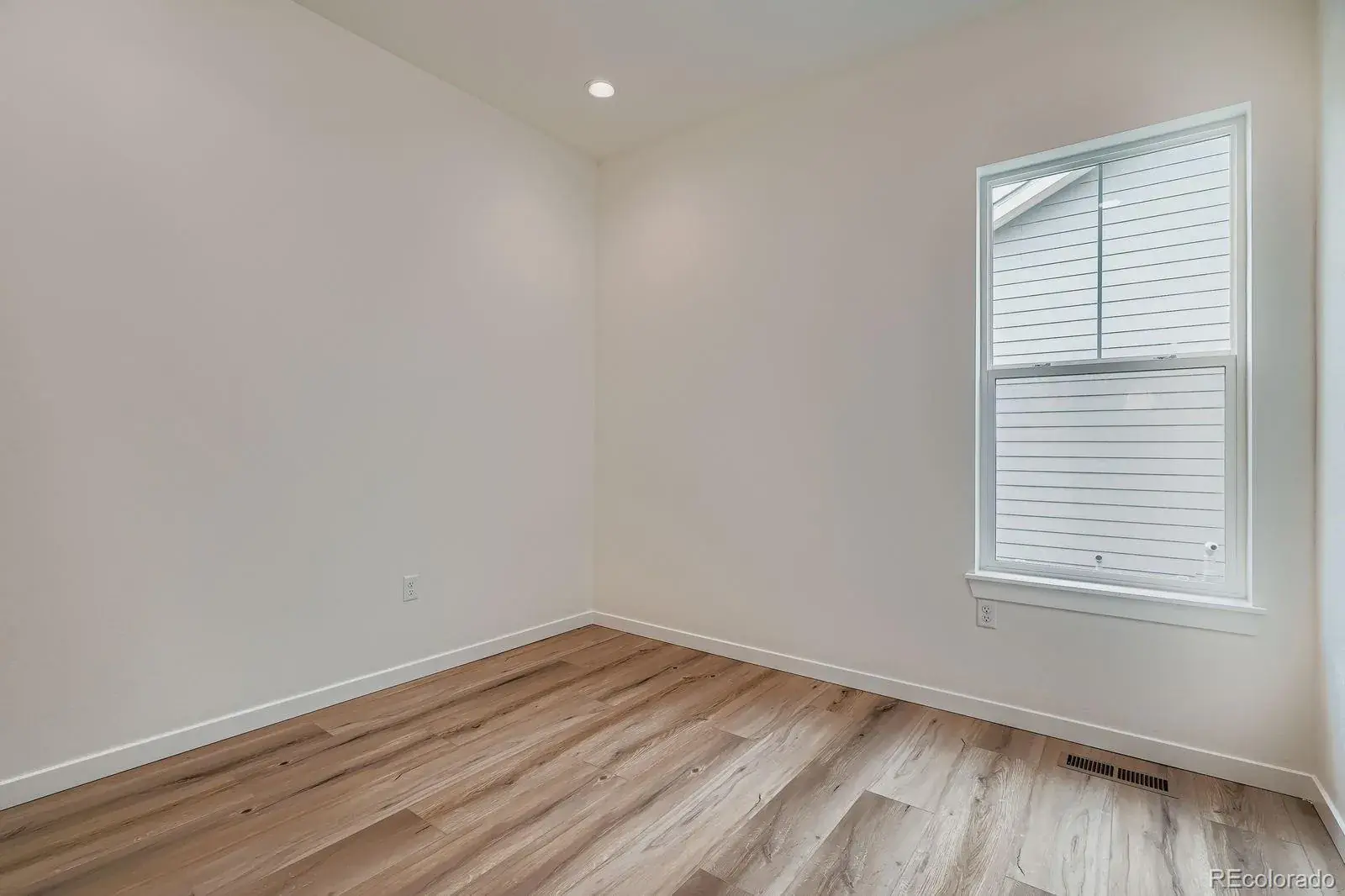 8925 S Riviera Way Aurora CO 80016 MLS #REC5464646 08012025014631 1600 17