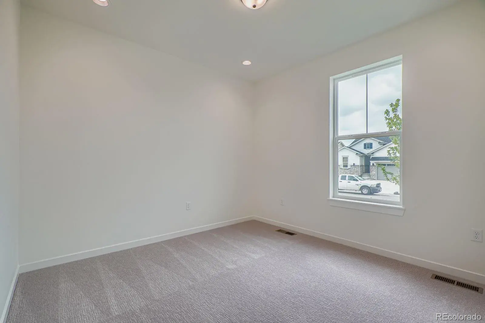 8925 S Riviera Way Aurora CO 80016 MLS #REC5464646 08012025014631 1600 18