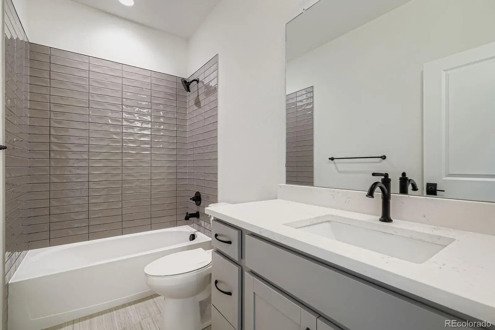8925 S Riviera Way Aurora CO 80016 MLS #REC5464646 08012025014631 1600 19