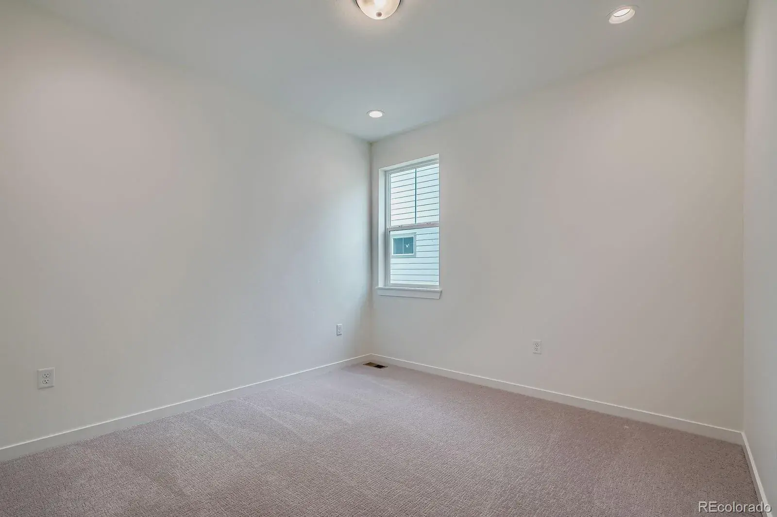 8925 S Riviera Way Aurora CO 80016 MLS #REC5464646 08012025014631 1600 20