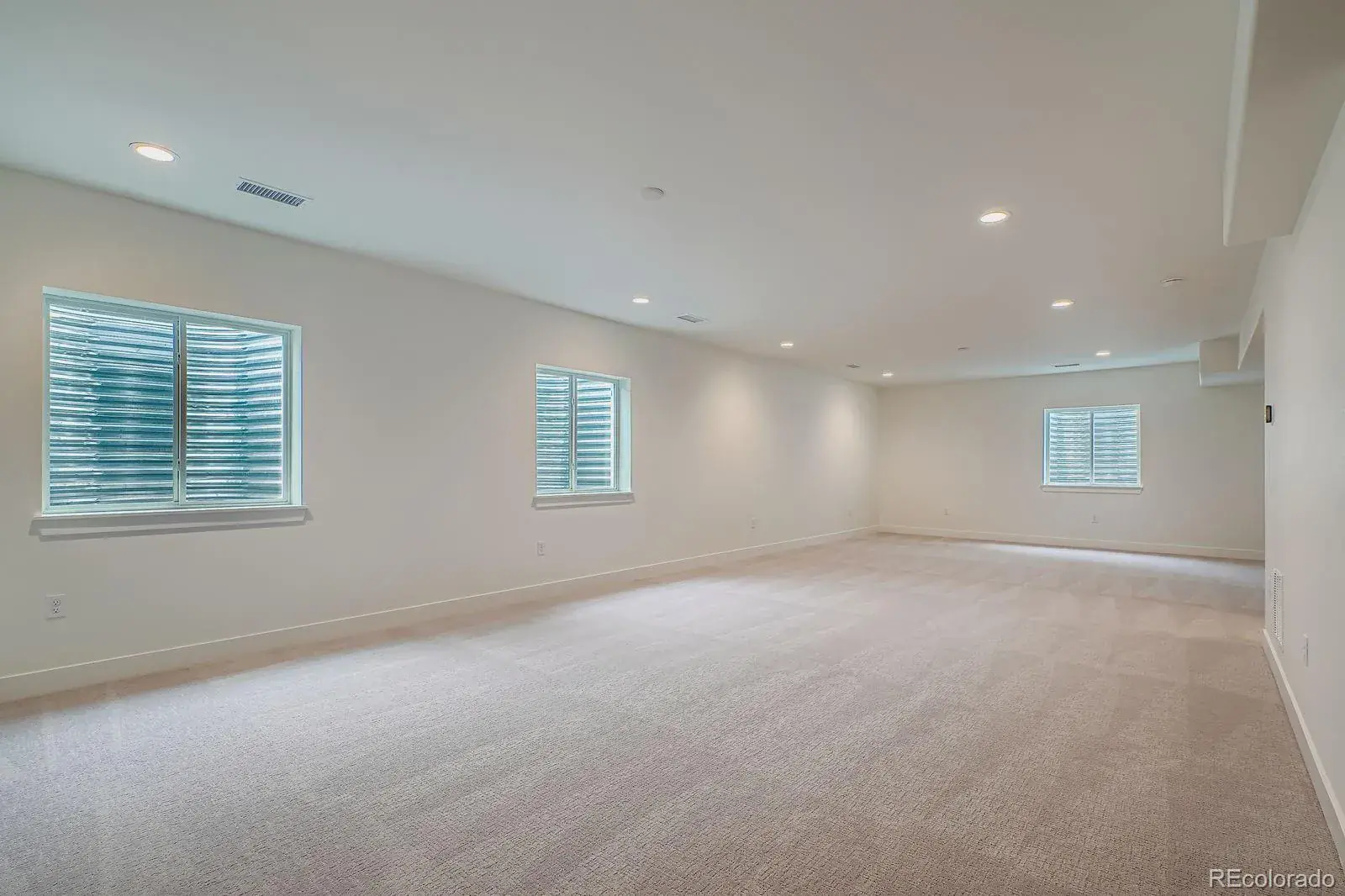 8925 S Riviera Way Aurora CO 80016 MLS #REC5464646 08012025014631 1600 21