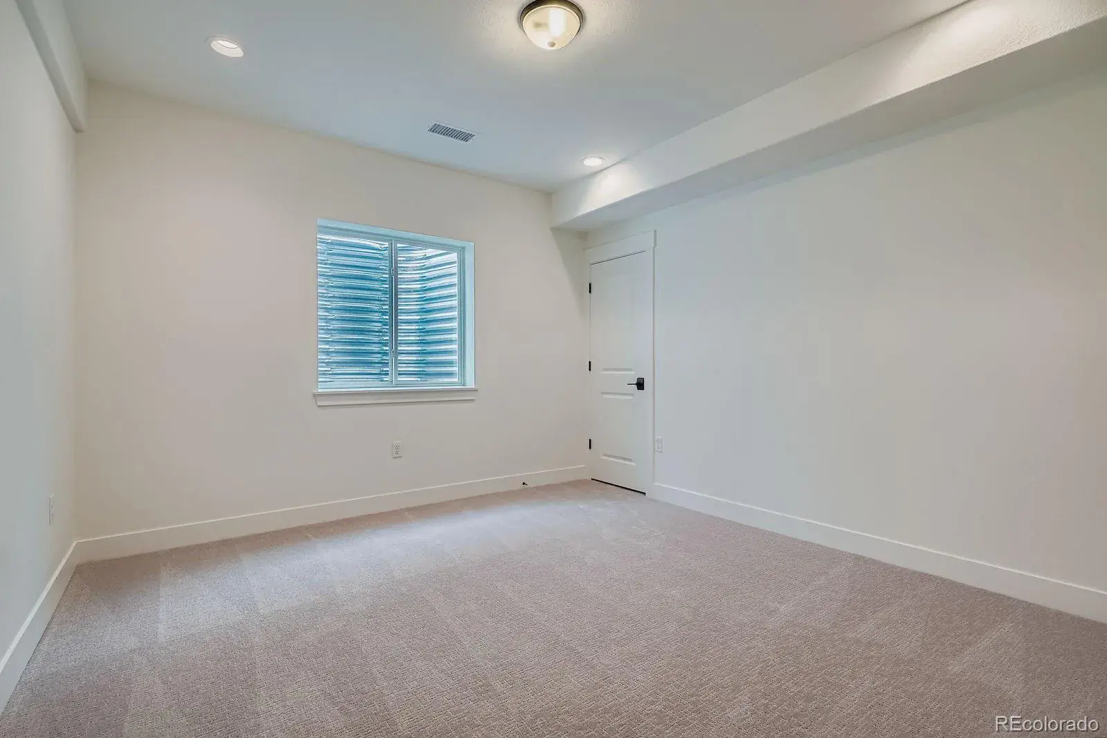 8925 S Riviera Way Aurora CO 80016 MLS #REC5464646 08012025014631 1600 23