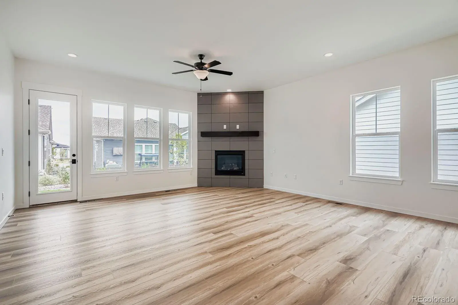 8925 S Riviera Way Aurora CO 80016 MLS #REC5464646 08012025014631 1600 3