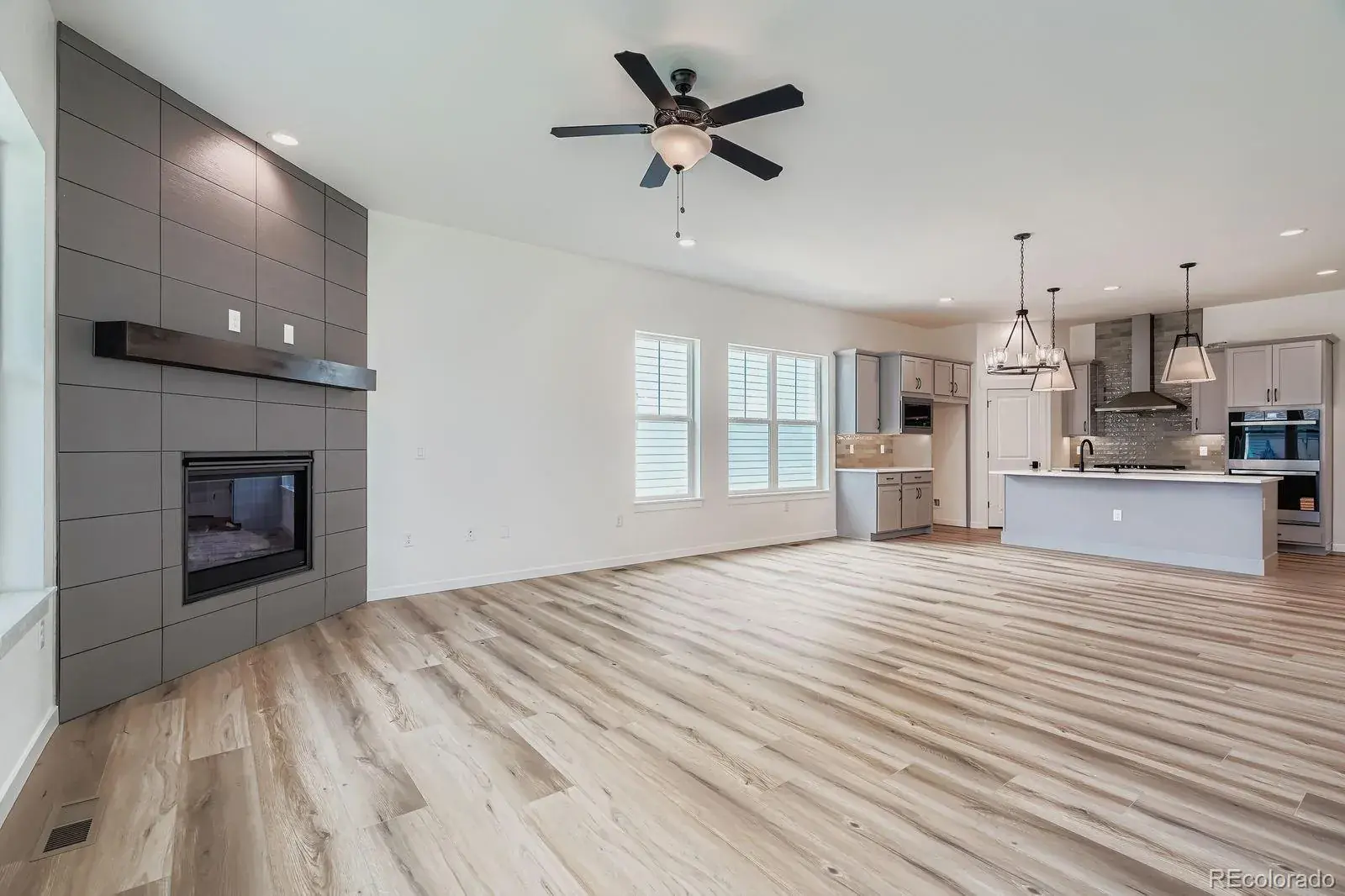 8925 S Riviera Way Aurora CO 80016 MLS #REC5464646 08012025014631 1600 5
