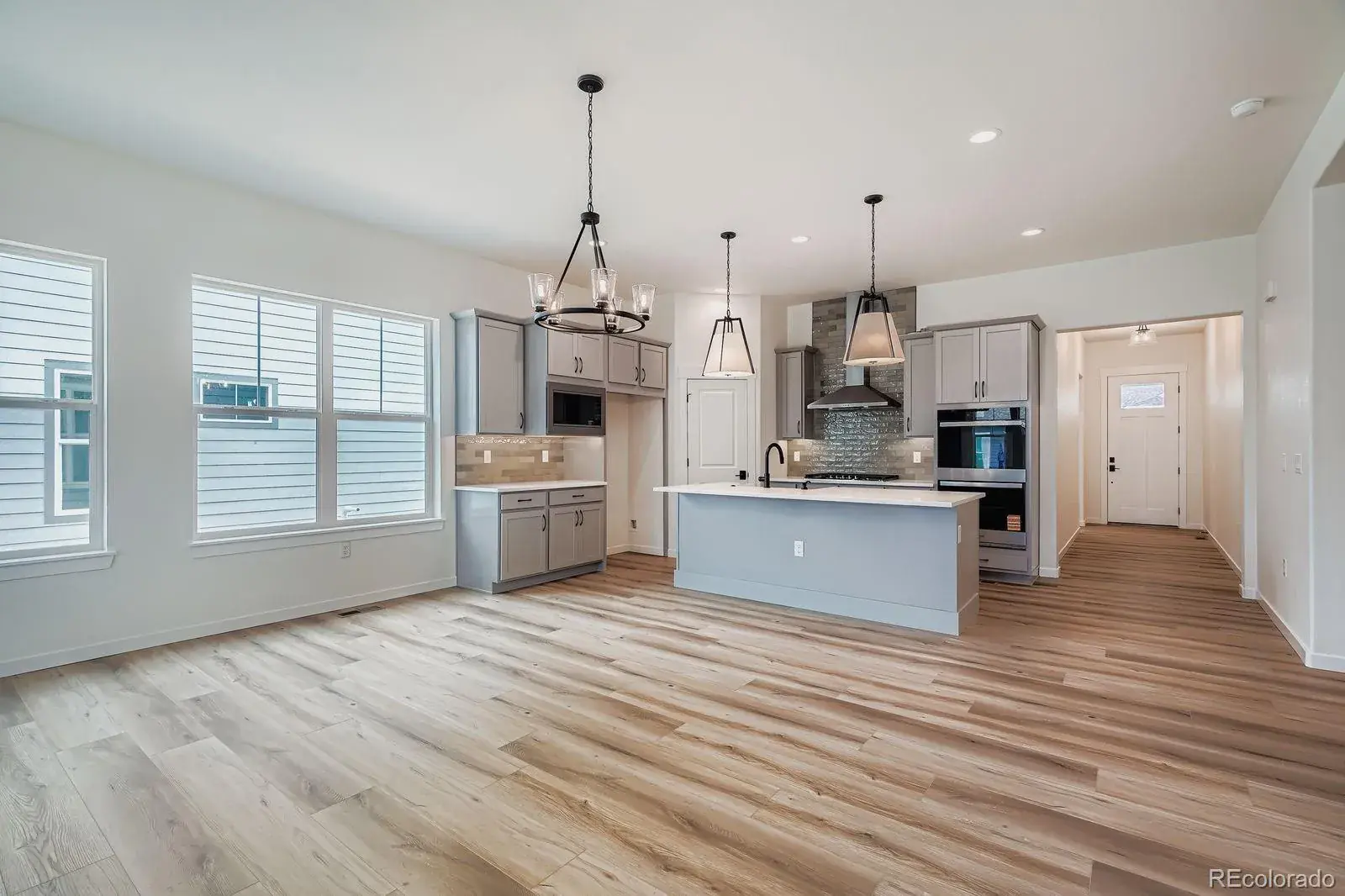 8925 S Riviera Way Aurora CO 80016 MLS #REC5464646 08012025014631 1600 6