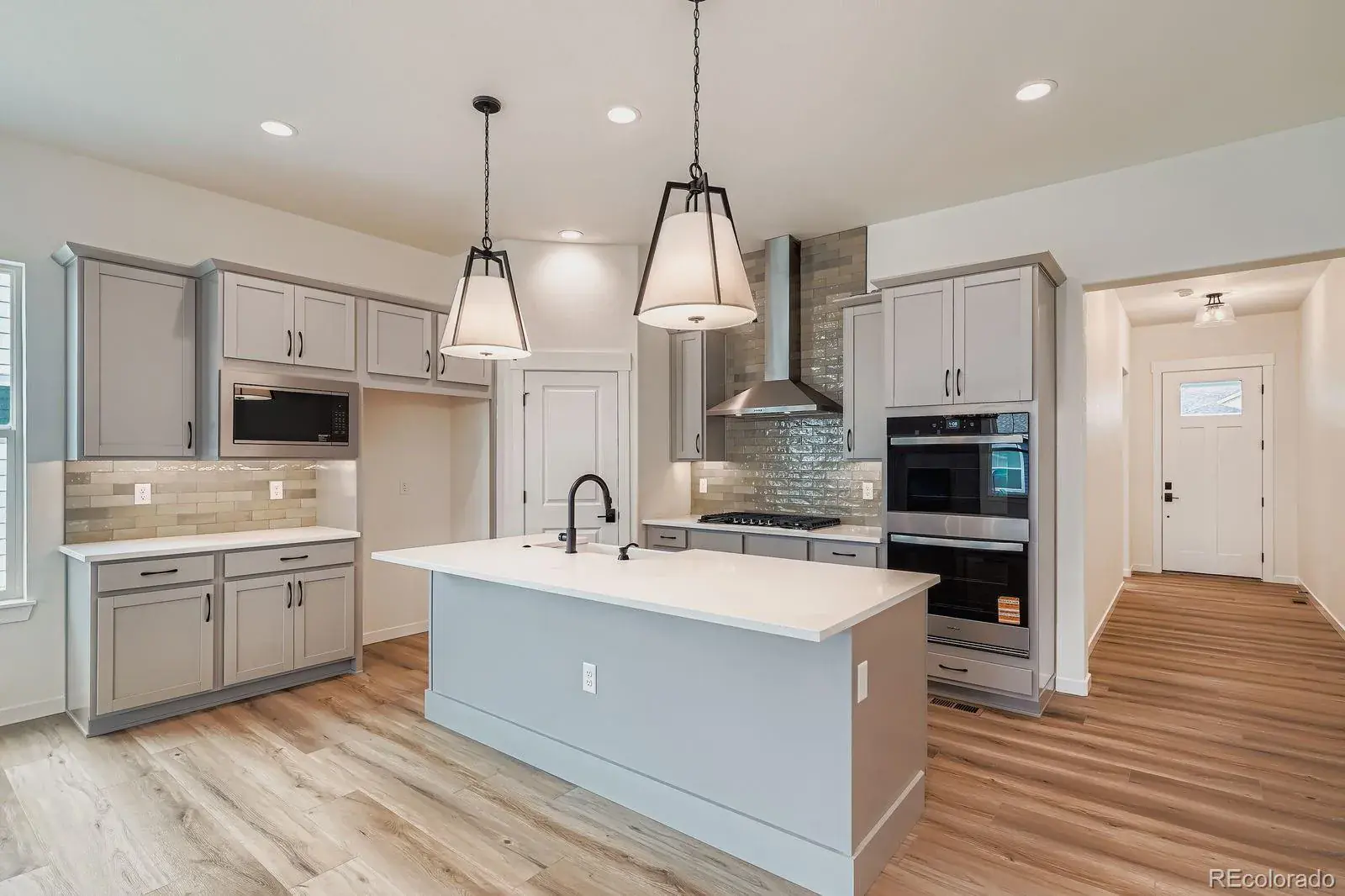 8925 S Riviera Way Aurora CO 80016 MLS #REC5464646 08012025014631 1600 8
