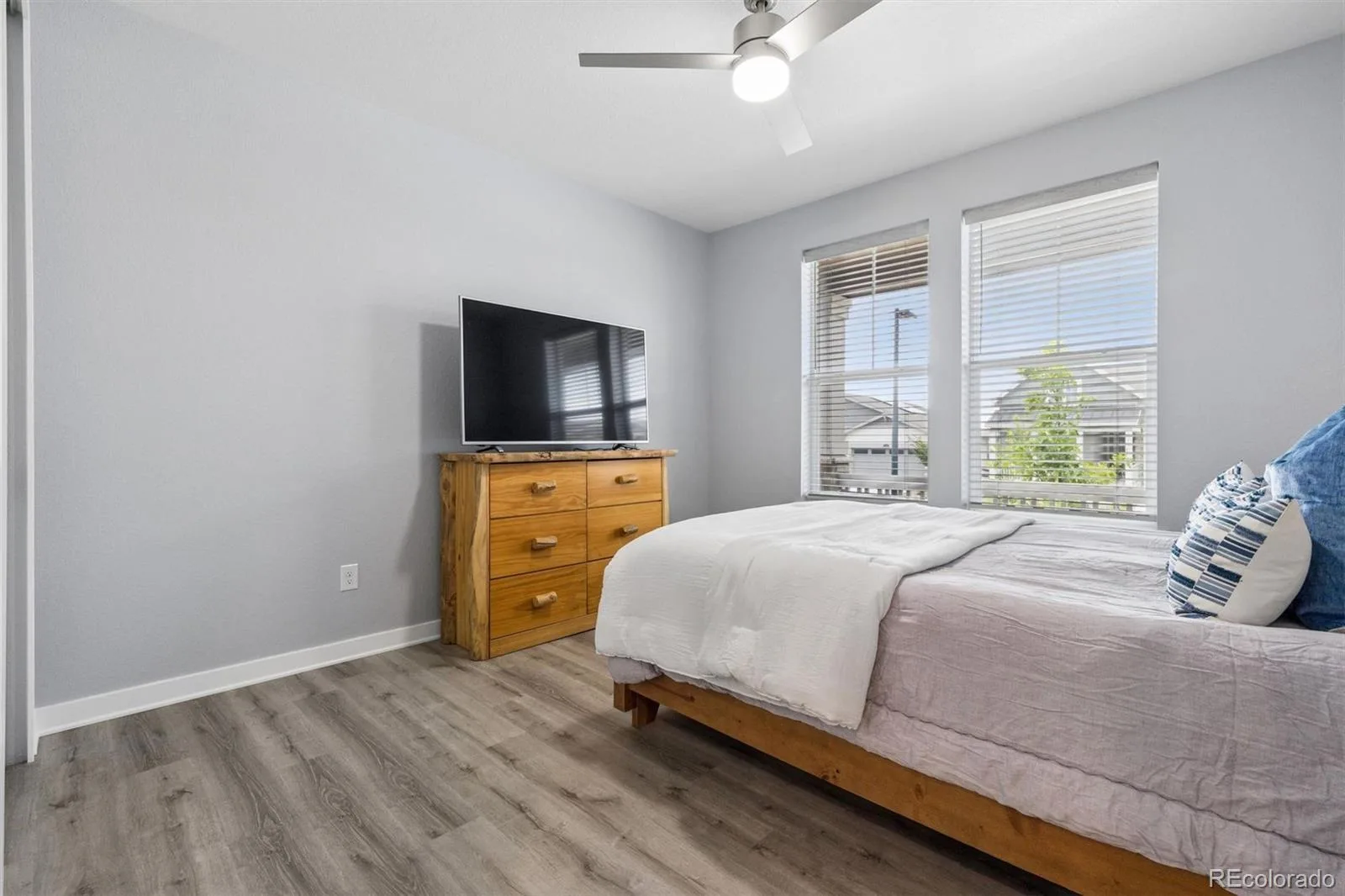 8801 S Ukraine Court Aurora CO 80016 MLS #REC5470505 05292026213838 1600 26