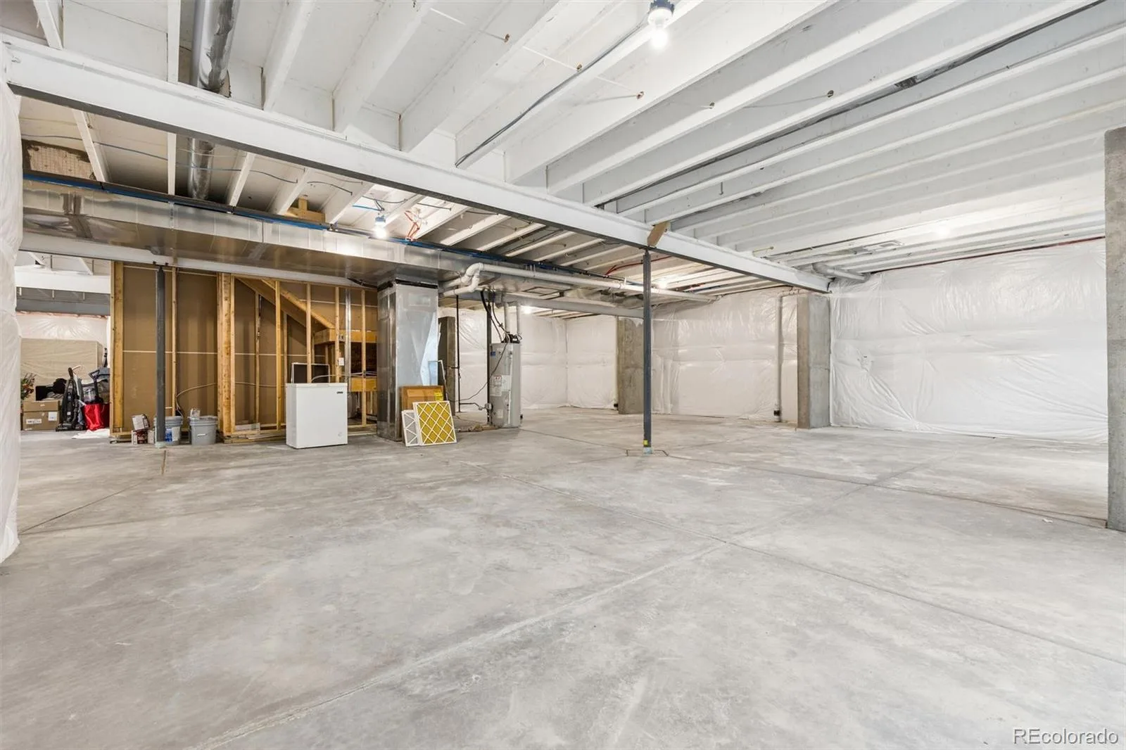 8801 S Ukraine Court Aurora CO 80016 MLS #REC5470505 05292026213838 1600 47
