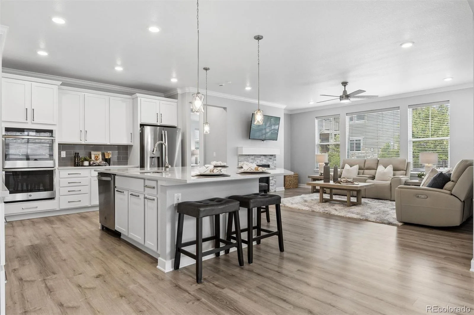 8801 S Ukraine Court Aurora CO 80016 MLS #REC5470505 05292026213838 1600 6