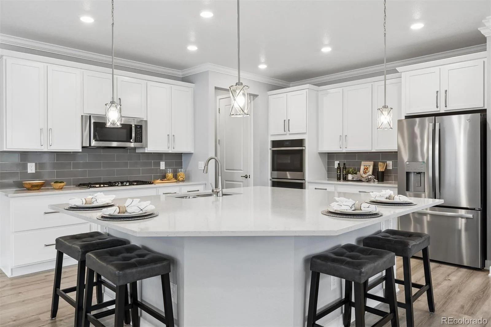 8801 S Ukraine Court Aurora CO 80016 MLS #REC5470505 05292026213838 1600 7