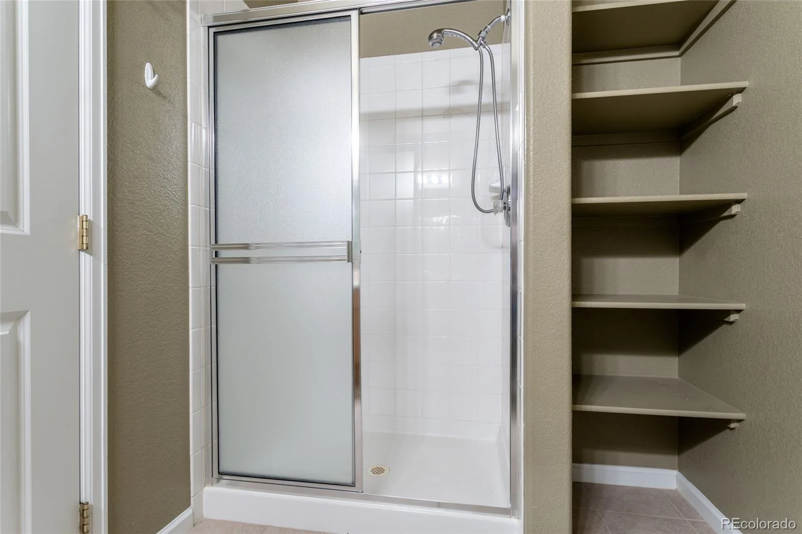 8369 S Independence Circle #105 Littleton CO 80128 | MLS #REC5479323 07092026054552 1600 19